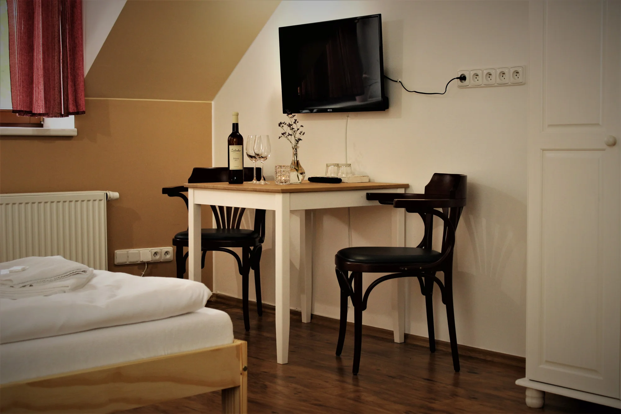 Dovolená v Posázaví: rodinný penzion se snídaní, výhled na hrad Ledeč