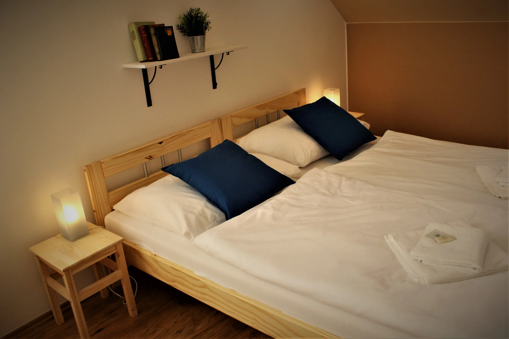 Dovolená v Posázaví: rodinný penzion se snídaní, výhled na hrad Ledeč