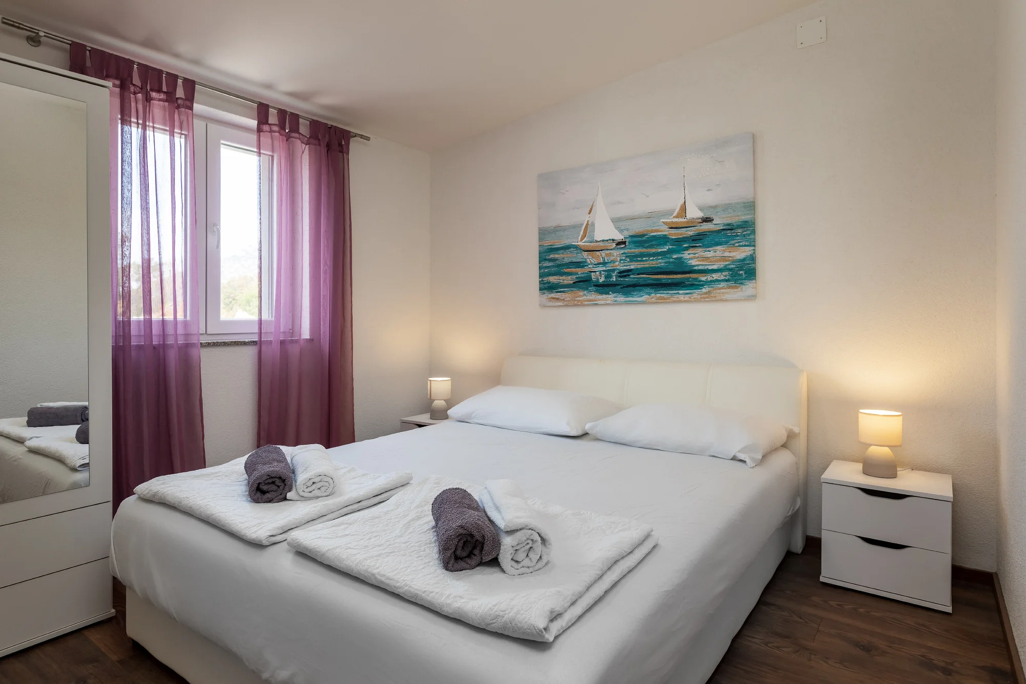 Vybavený apartmán v severní Dalmácii přímo u moře pro pár i rodinu