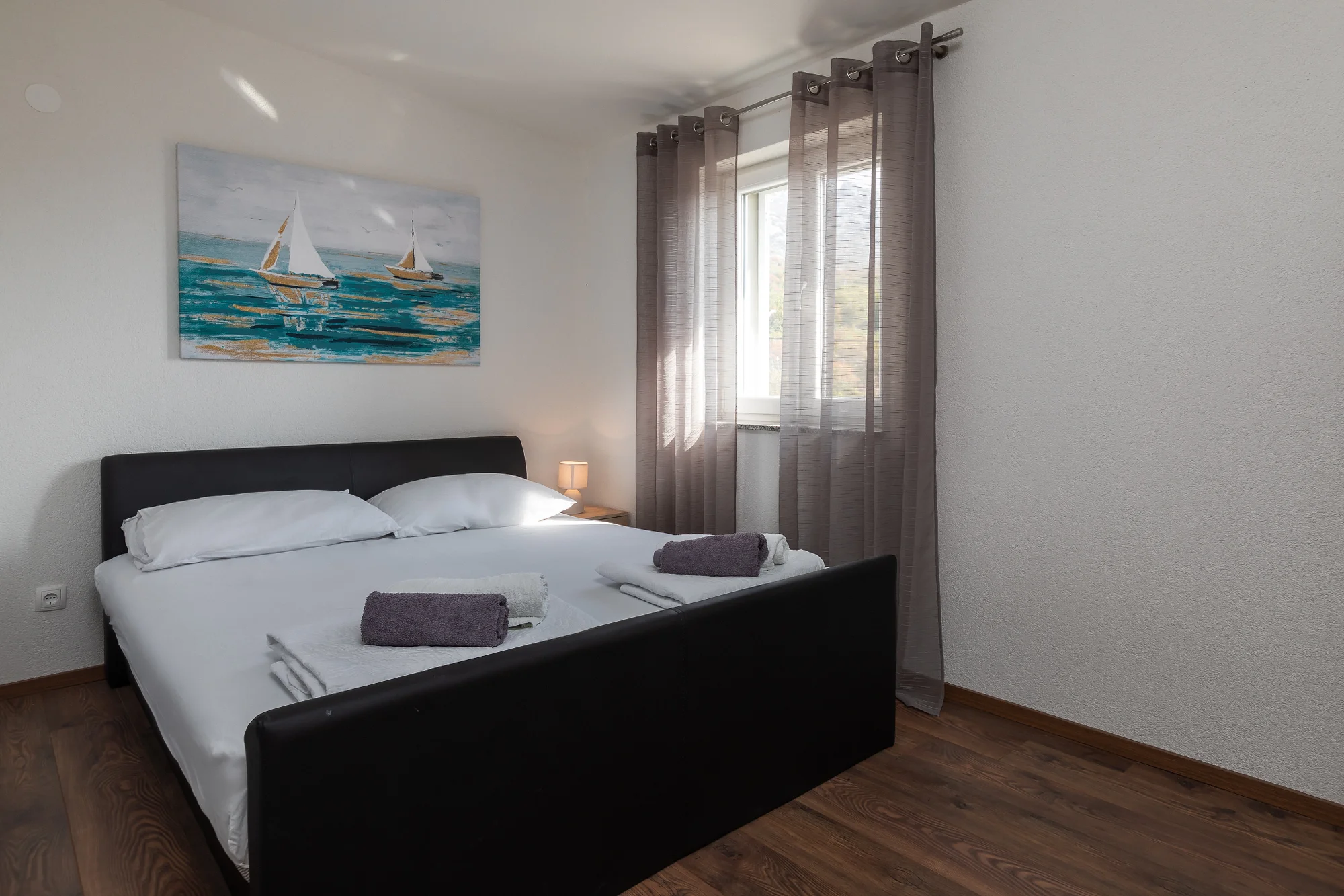 Vybavený apartmán v severní Dalmácii přímo u moře pro pár i rodinu