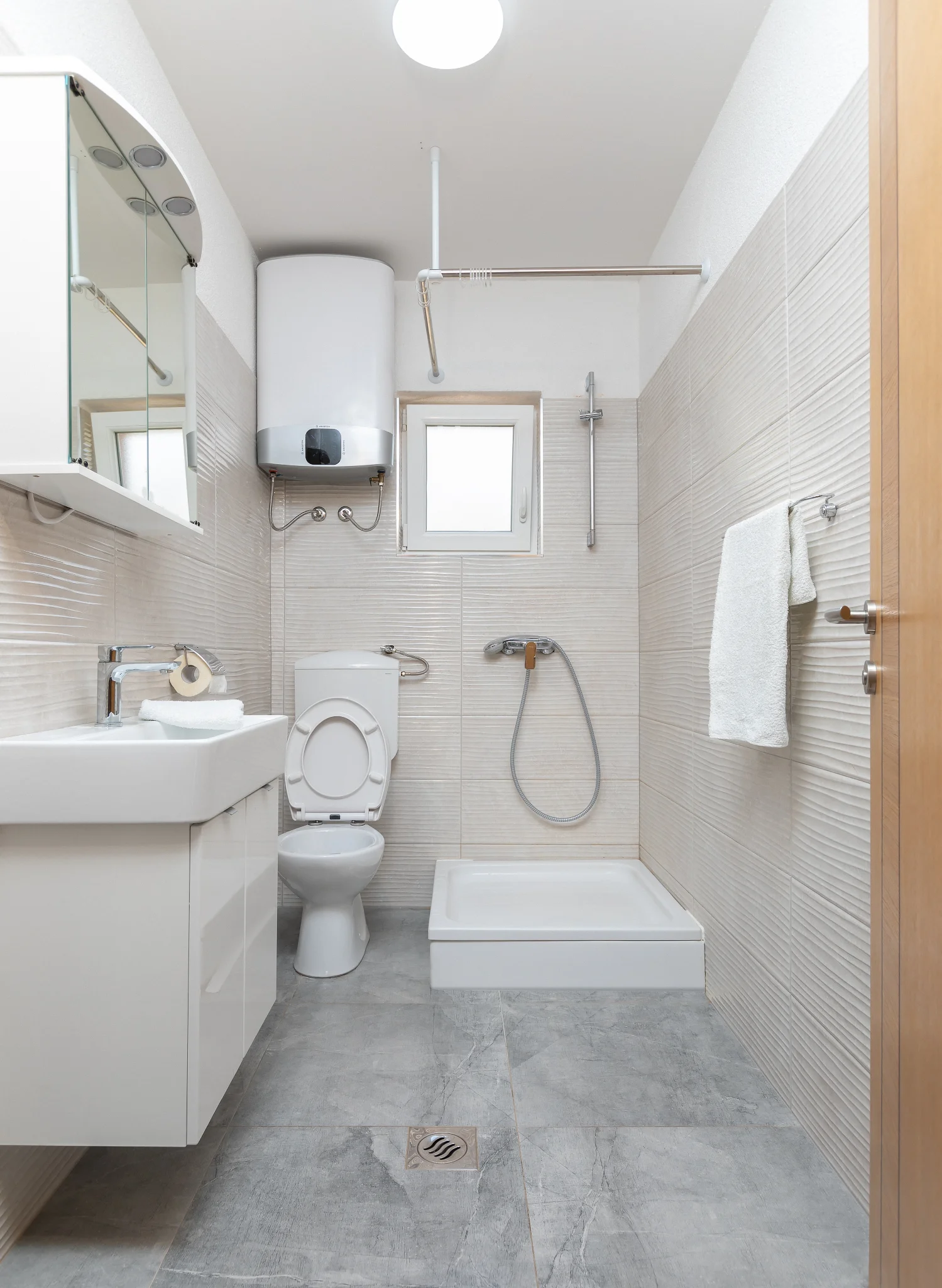 Vybavený apartmán v severní Dalmácii přímo u moře pro pár i rodinu