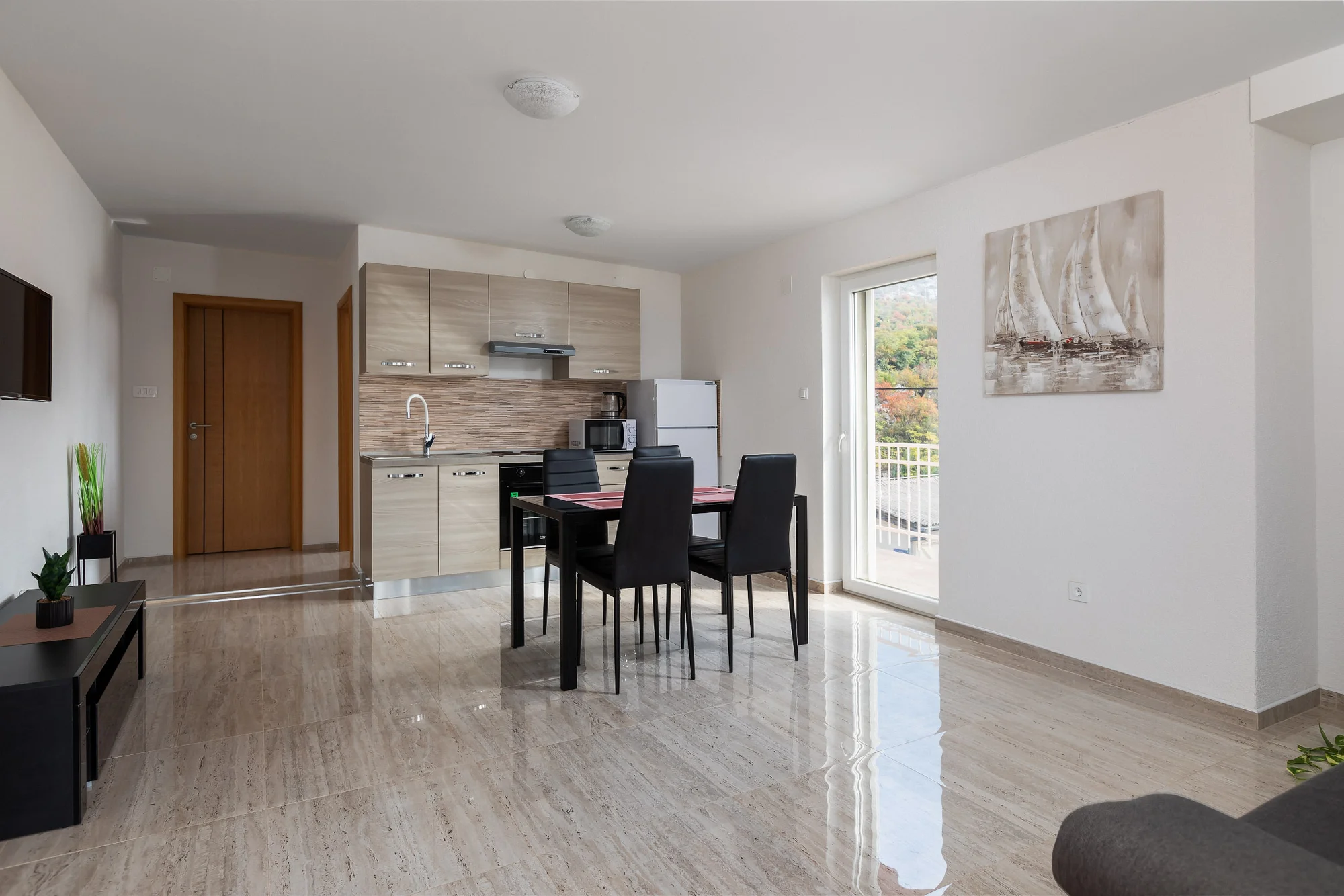 Vybavený apartmán v severní Dalmácii přímo u moře pro pár i rodinu