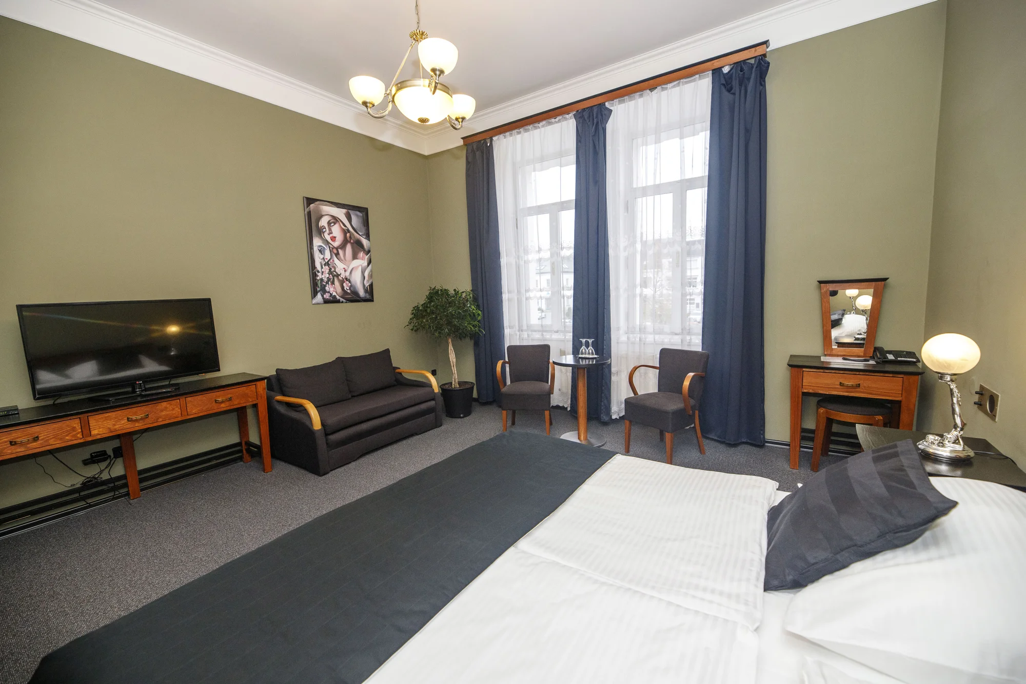 Pobyt v hotelu ve stylu art deco s polopenzí i vstupem na zámek či do bazénu
