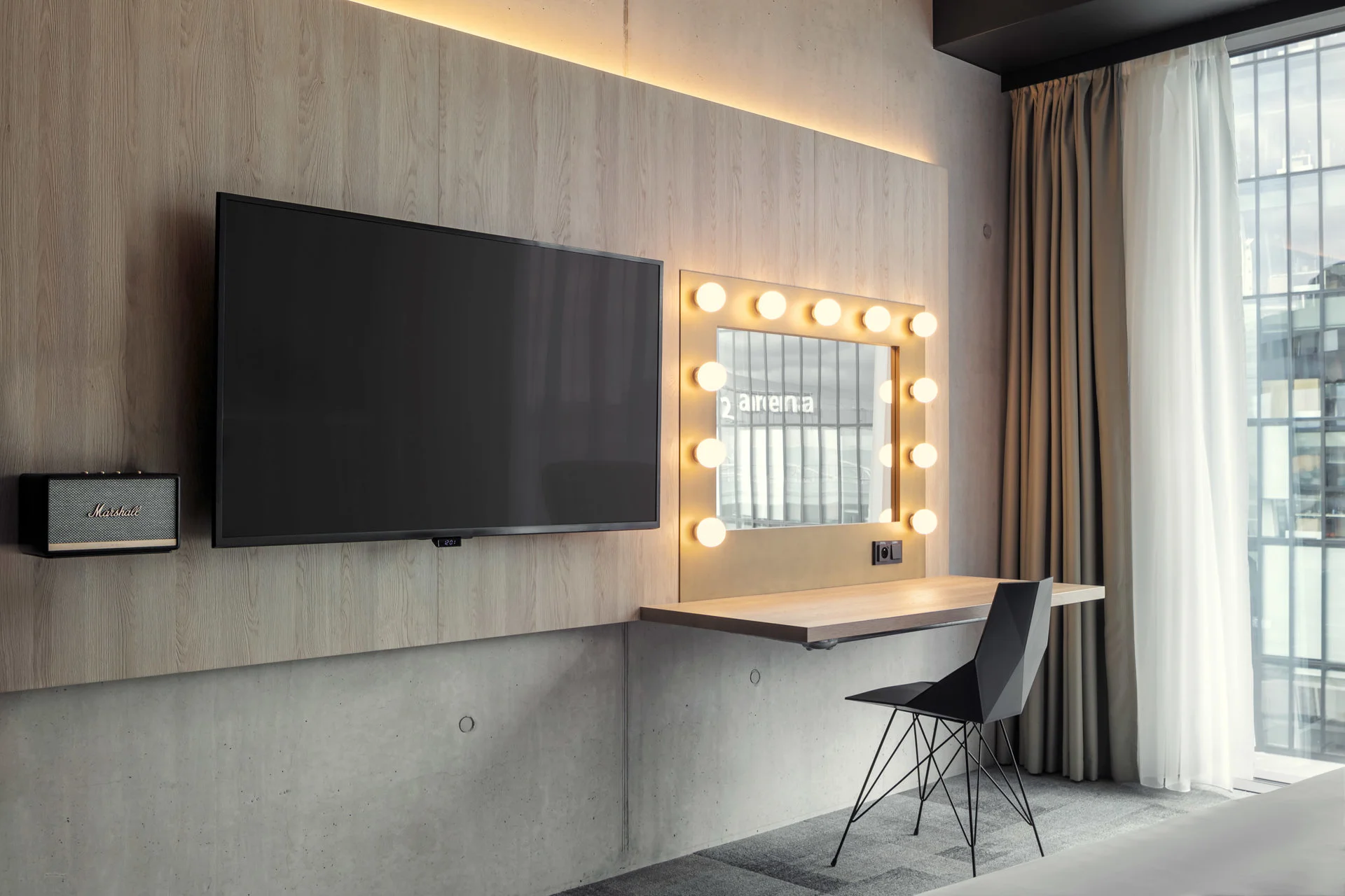 Moderní Stages Hotel**** u O2 areny: vyhlášená kuchyně, parkování v ceně a skvělá dostupnost do centra