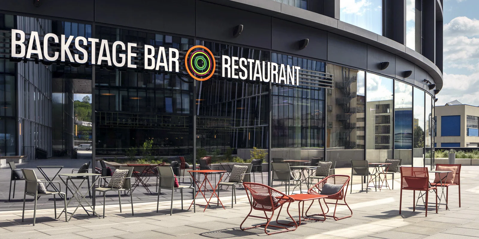 Moderní Stages Hotel**** u O2 areny: vyhlášená kuchyně, parkování v ceně a skvělá dostupnost do centra