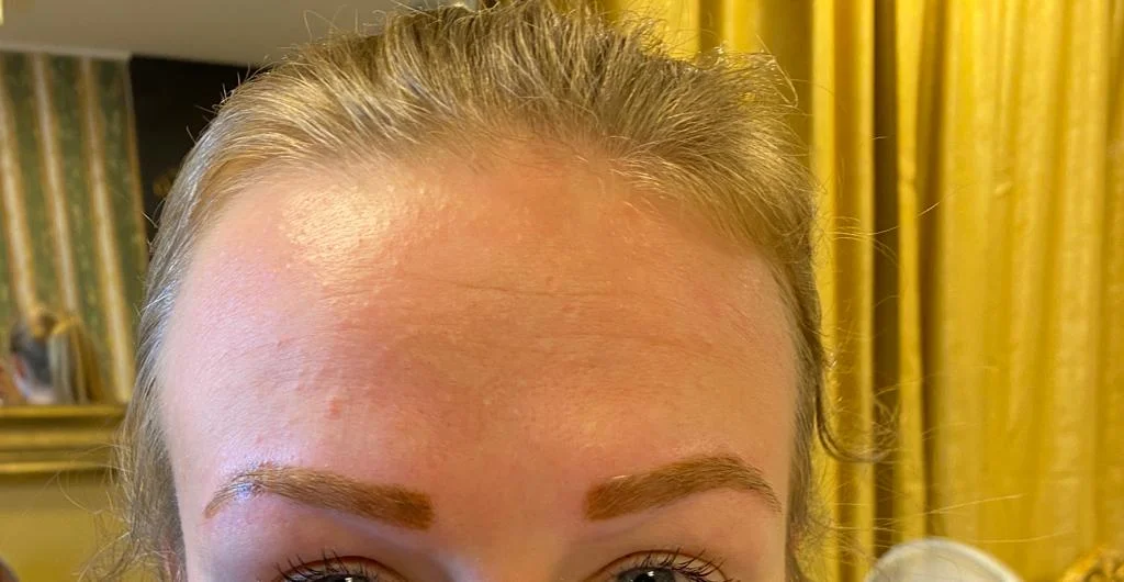 Permanentní make-up v salonu ve Vysočanech: pudrové obočí, oční linky i akvarelové rty