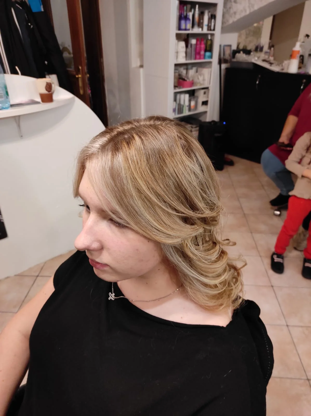 Dámský střih i s barvením či melírováním pro všechny délky vlasů