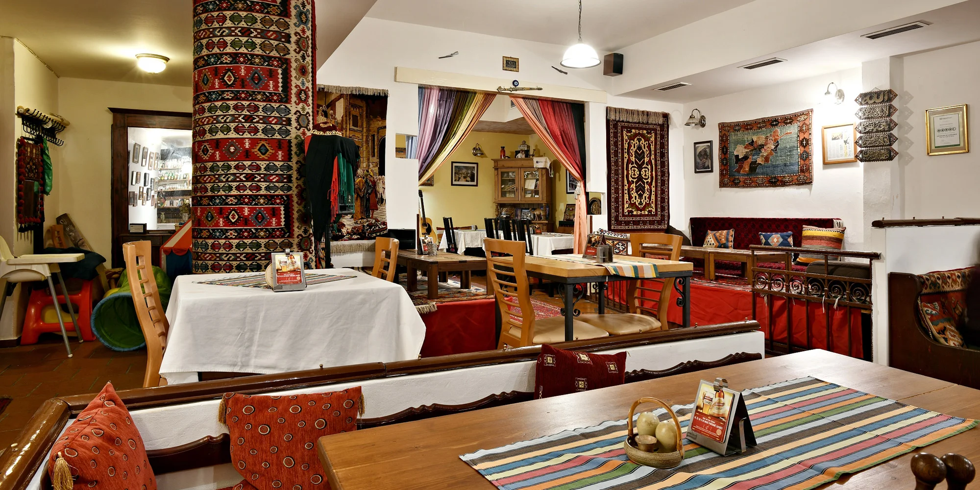 750–2000 Kč na cokoli v afghánském restaurantu Kabul: jehněčí, losos i další lahůdky