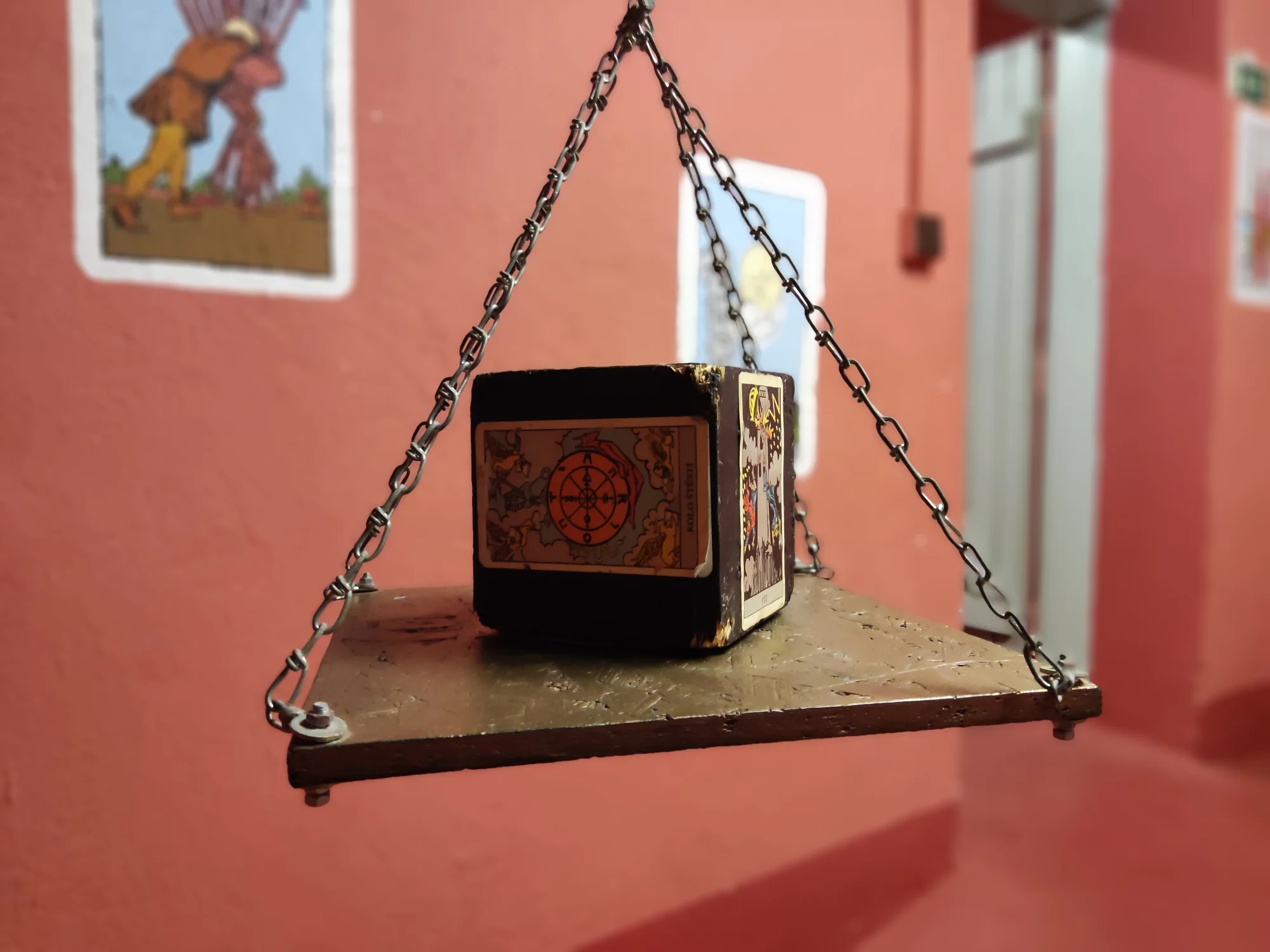 Únikovka Paralelní vesmír až pro 6 hráčů: napínavá hra s limitem 66 minut