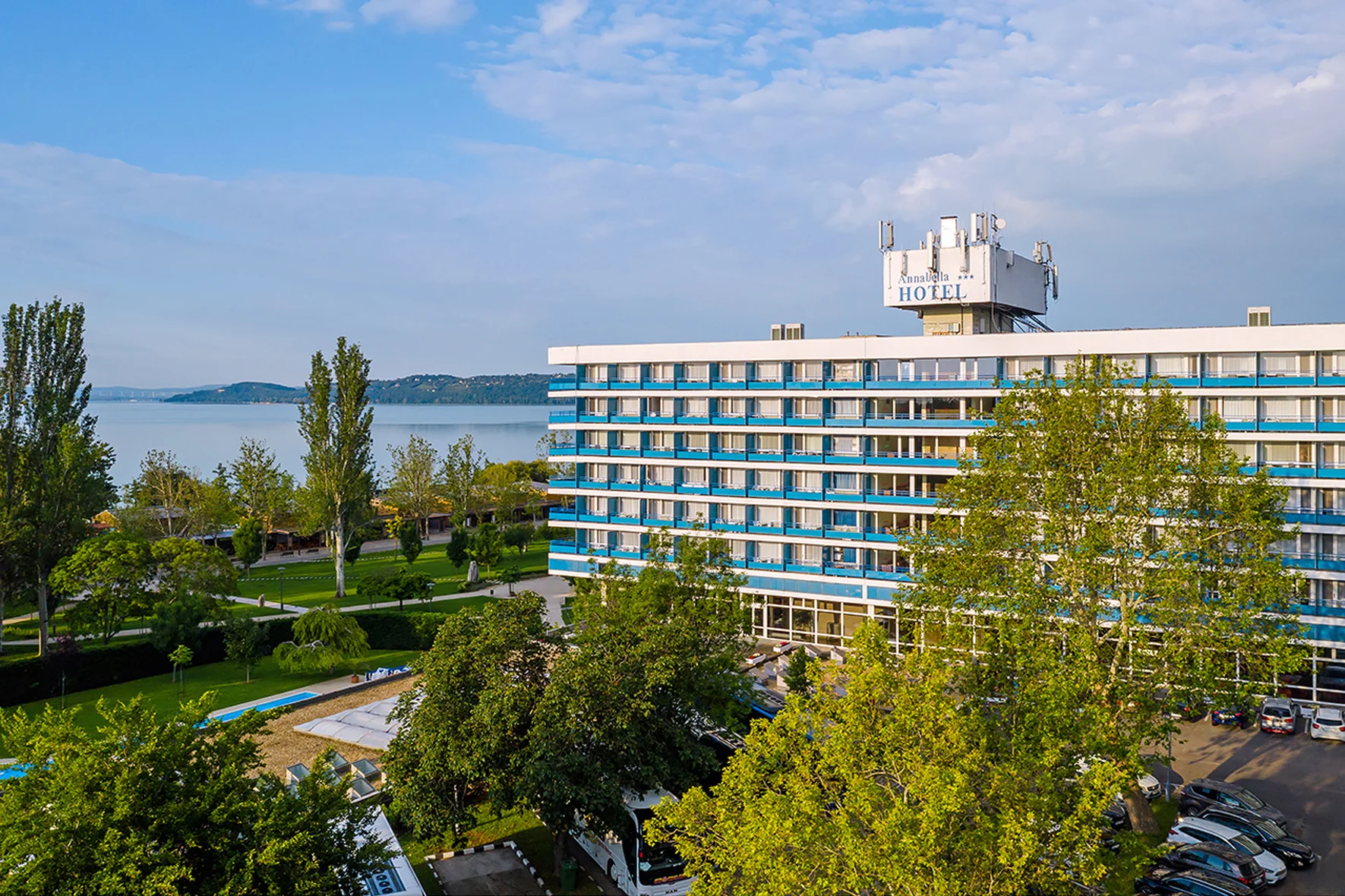 Parádní pobyt v Maďarsku: ubytování s polopenzí, neomezený wellness, soukromá pláž