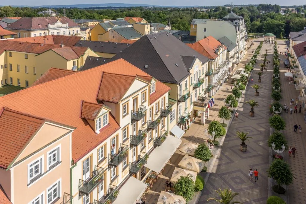 Pobyt ve Františkových Lázních: polopenze, infrasauna a masáž nebo procedury stanovené lékařem