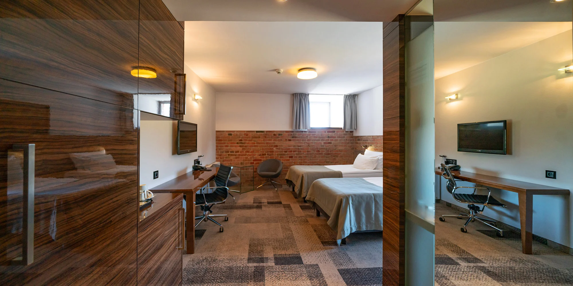 Moderní hotel v centru Gdaňsku: bohaté snídaně a neomezená sauna