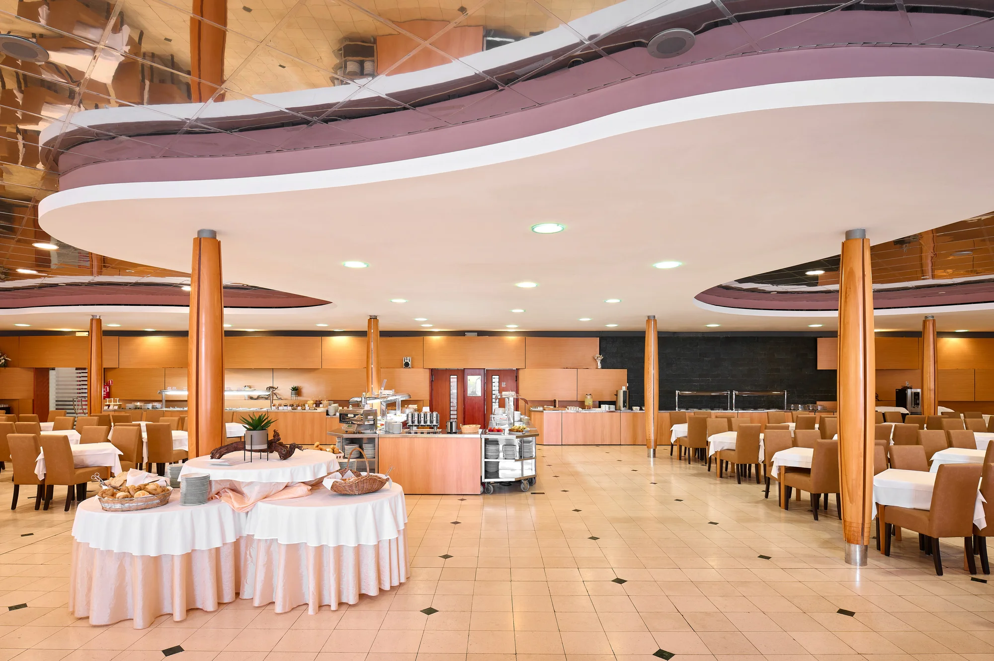 Vodice v Chorvatsku a parádní dovolená u moře: hotel hned u pláže, polopenze, bazény i fitness