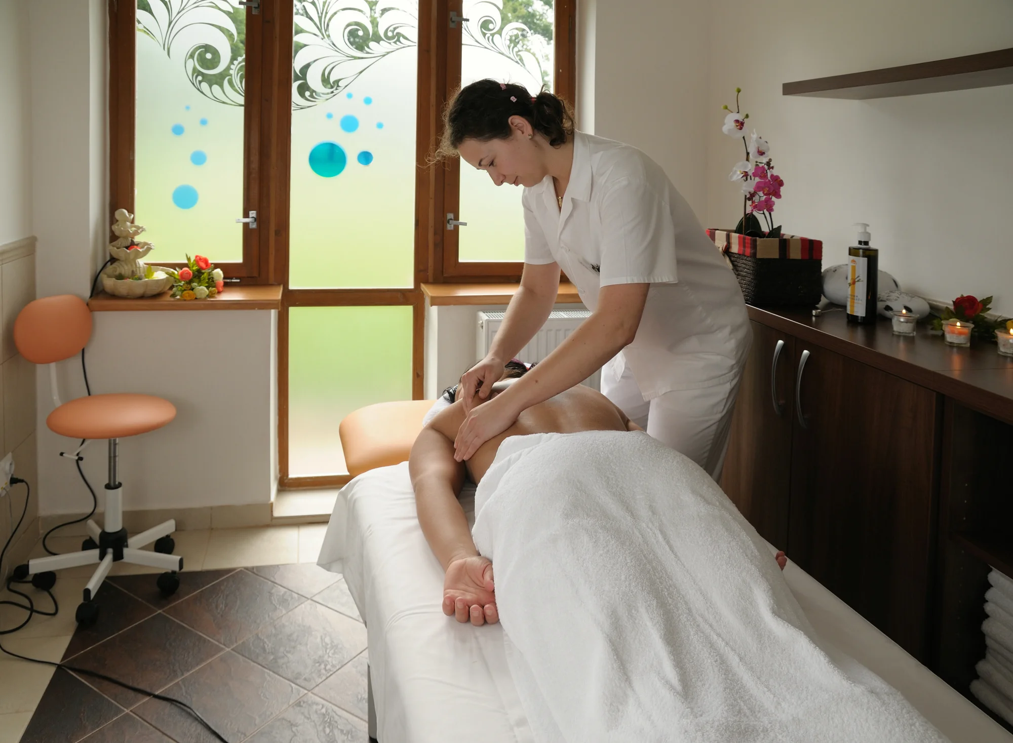 Lázeňský pobyt v Klášterci nad Ohří: snídaně či polopenze, vstup do bazénu s vířivkou a solné jeskyně