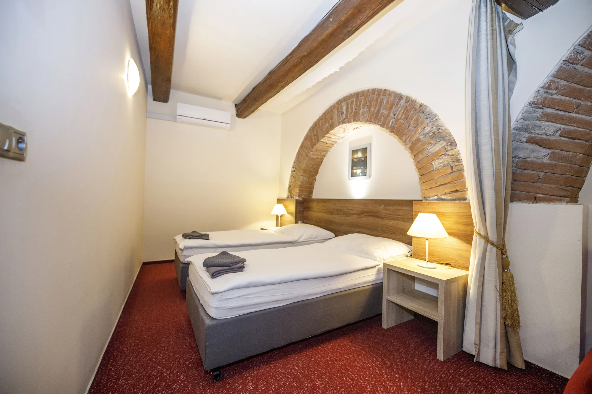 Romantika v Kolíně: pobyt se snídaní, soukromým wellness a sektem