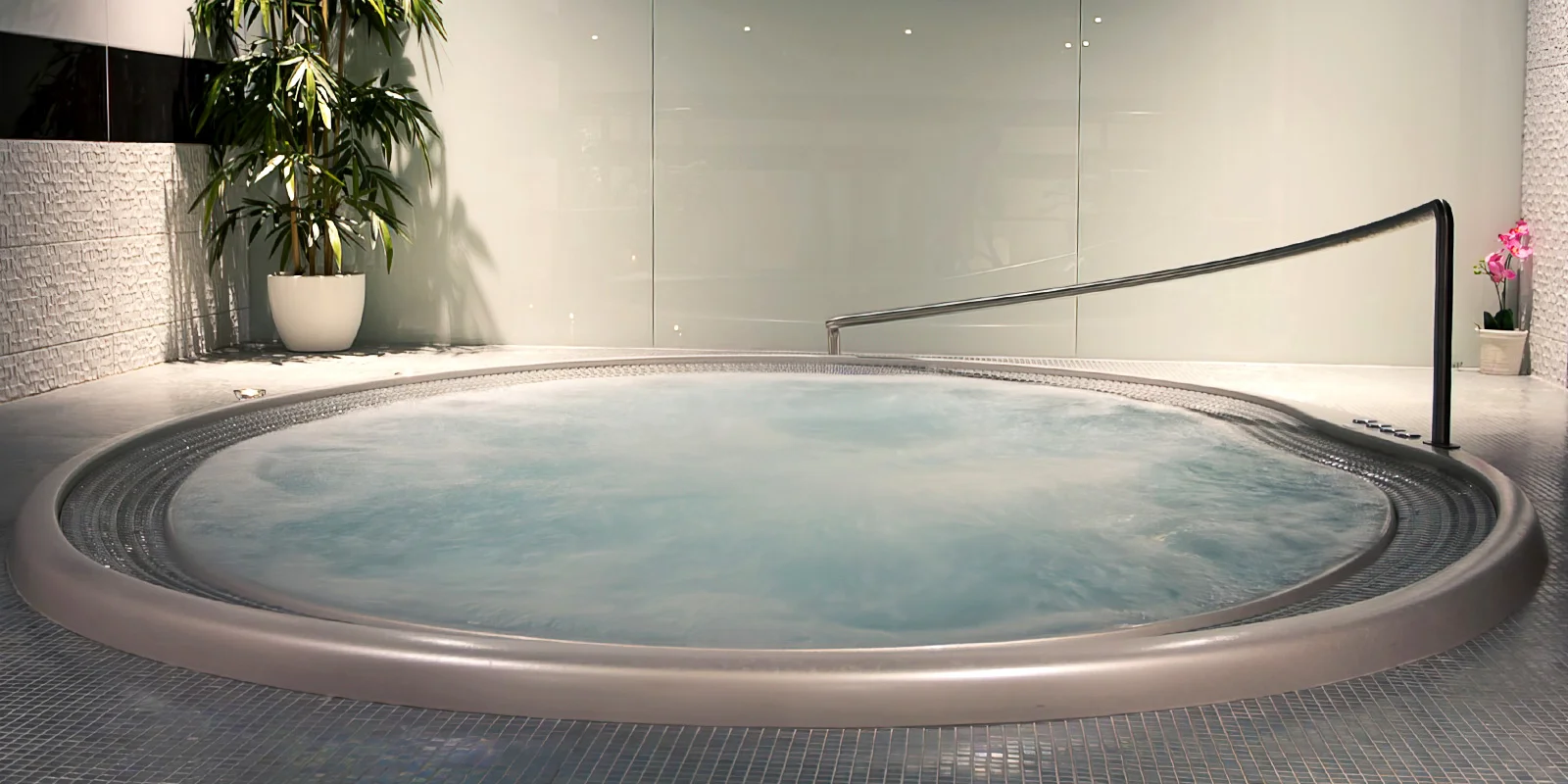 60–90 min. klasické masáže s nahřátím ve wellness i permanentky: varianty pro 1 osobu i pro pár