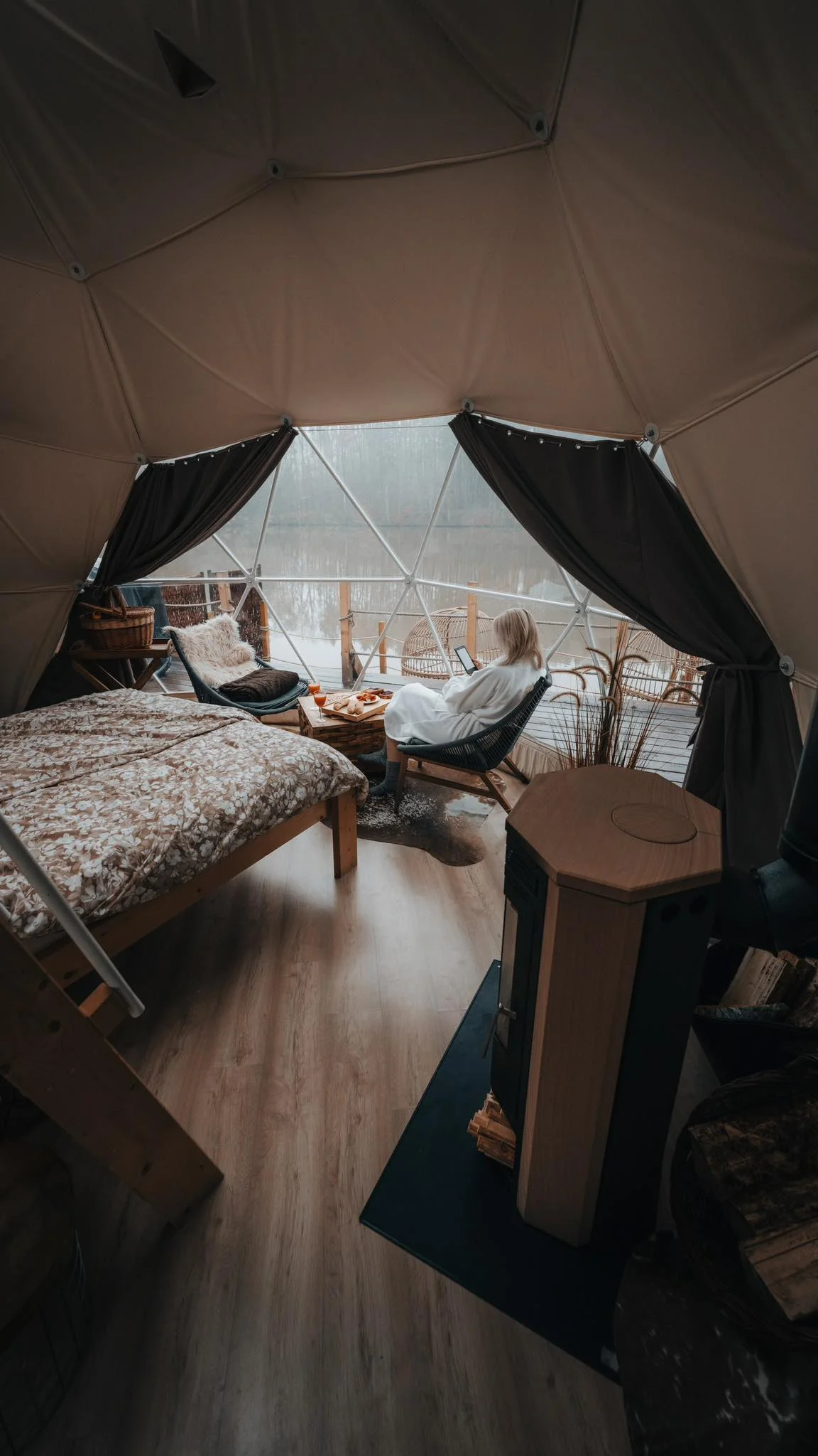 Glamping: vymazlené iglú u Prachovských skal, relax ve wellness s možností snídaňového koše