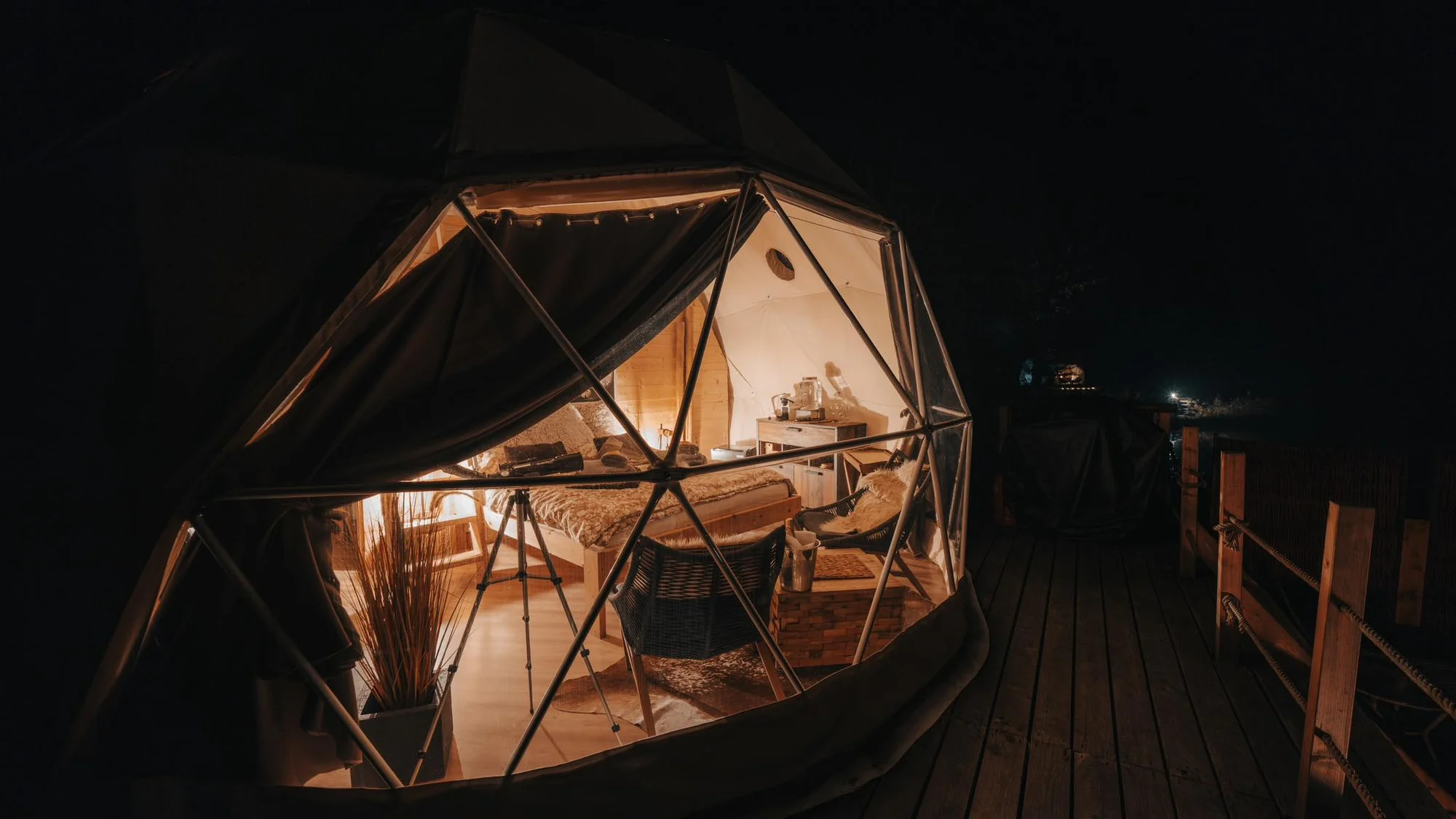 Glamping: vymazlené iglú u Prachovských skal, relax ve wellness s možností snídaňového koše