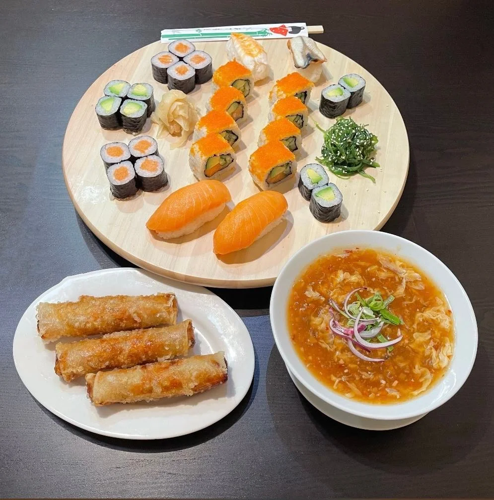 Bohaté sushi sety: maki, nigiri, california rolls a k tomu pho, miso, tom yam či jiná polévka