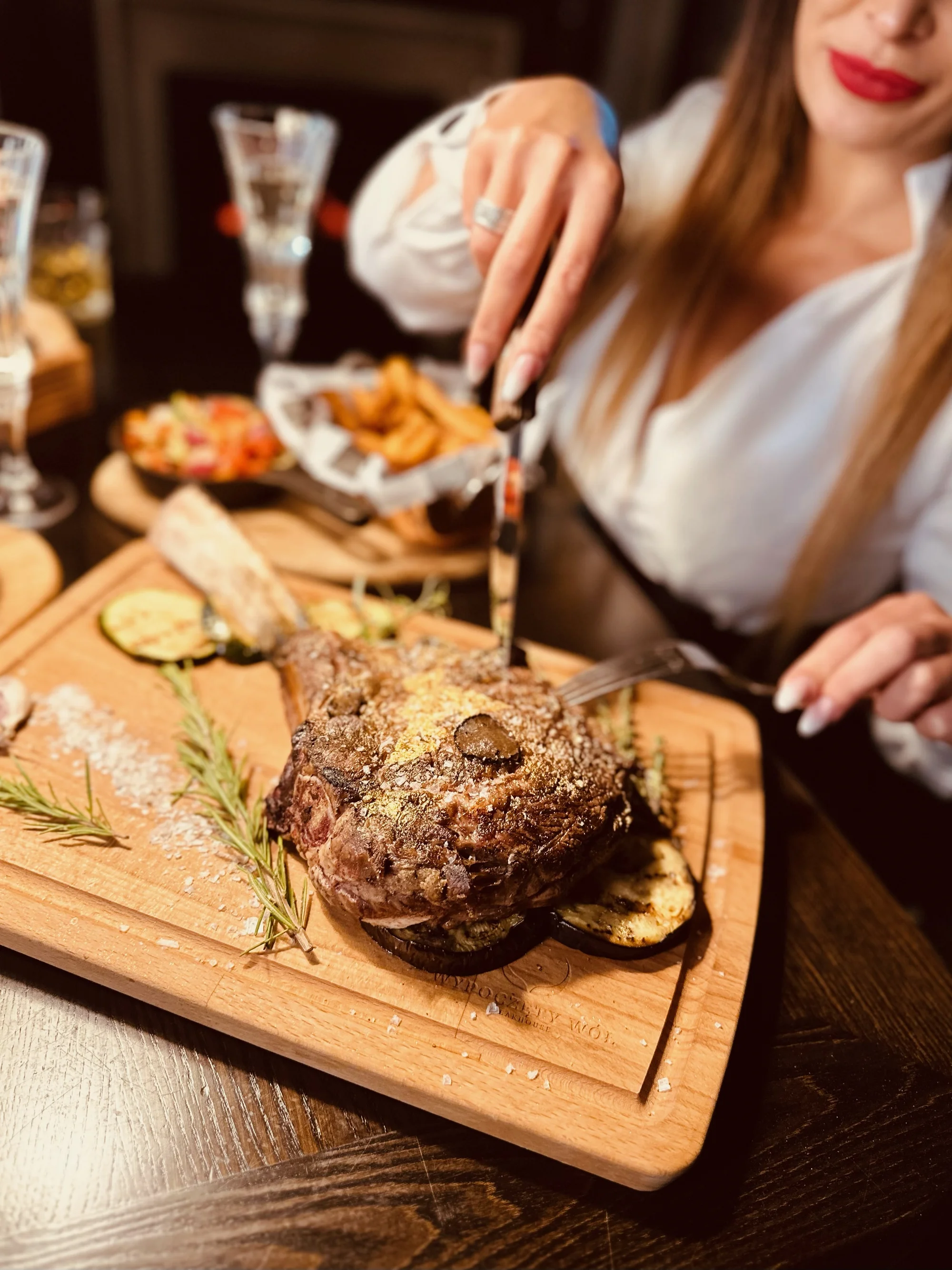 Otevřený voucher na jídlo i nápoje v hodnotě 250 PLN ve steakhousu a privátní vířivka v polské Kudowě Zdróji