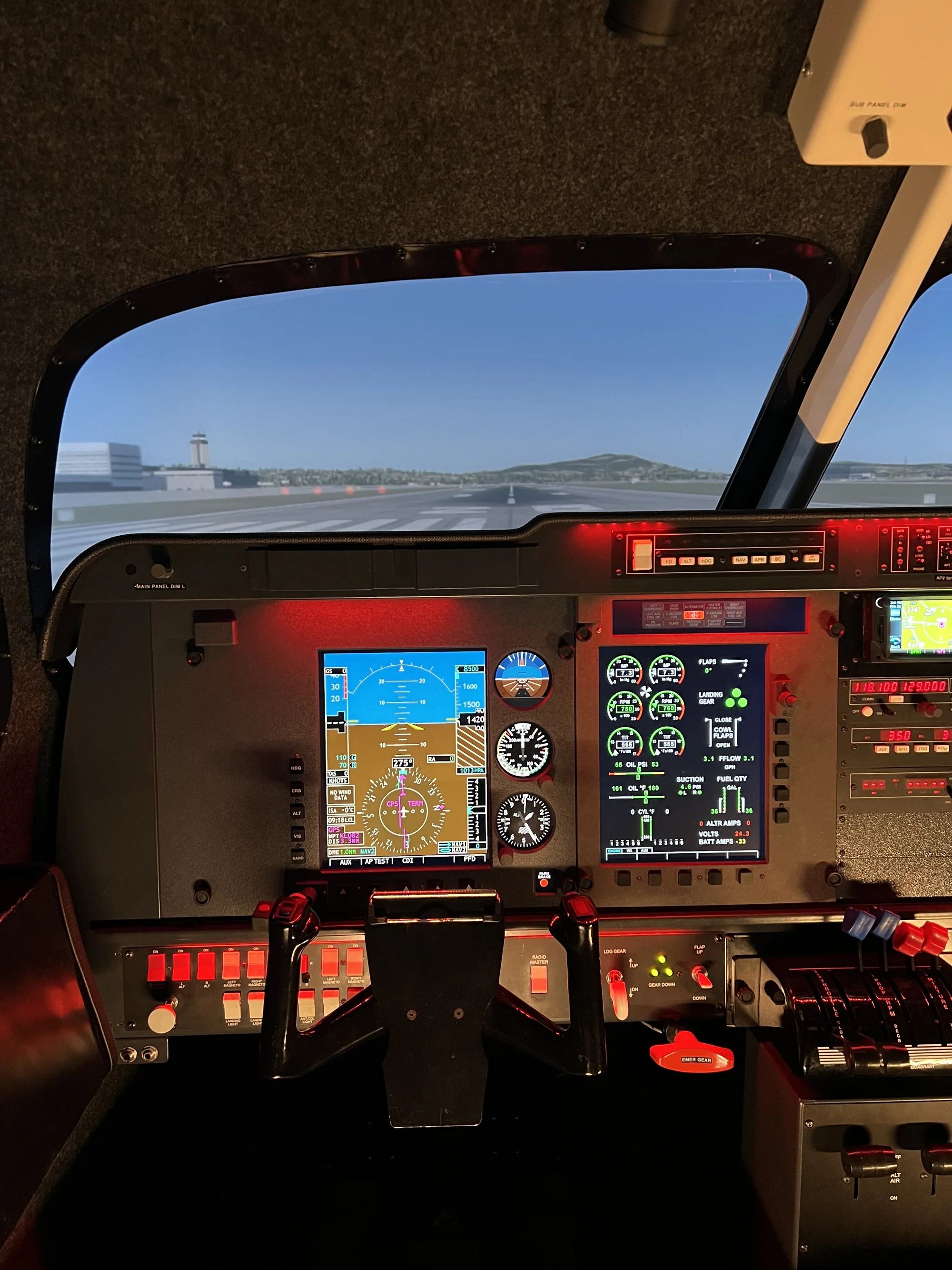 Let na simulátoru dvoumotorového letadla: 30 nebo 60 minut simulace