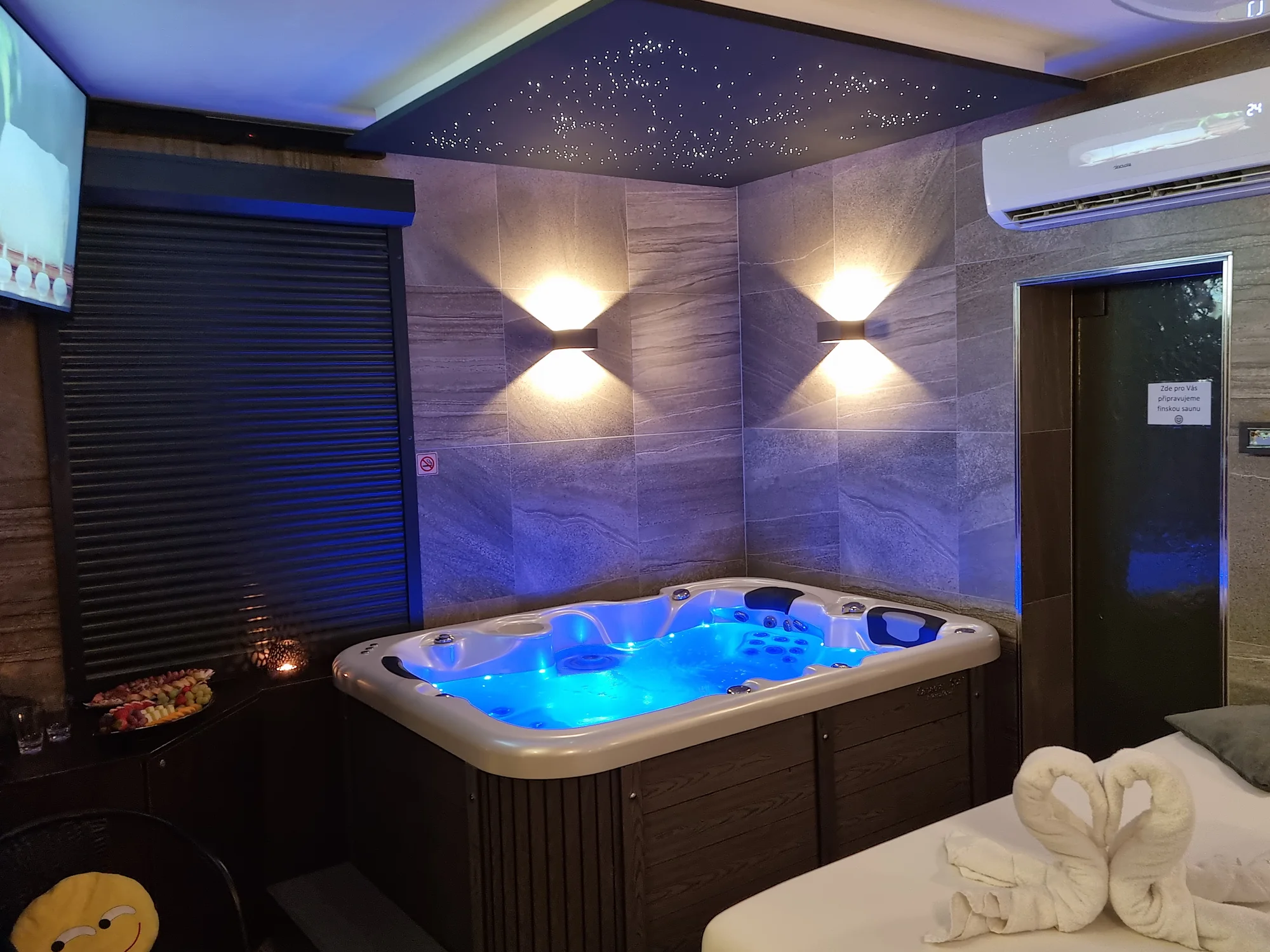 Uvolněte se: masáže pro jednoho i pár, privátní vířivka, sauna i drinky či prosecco