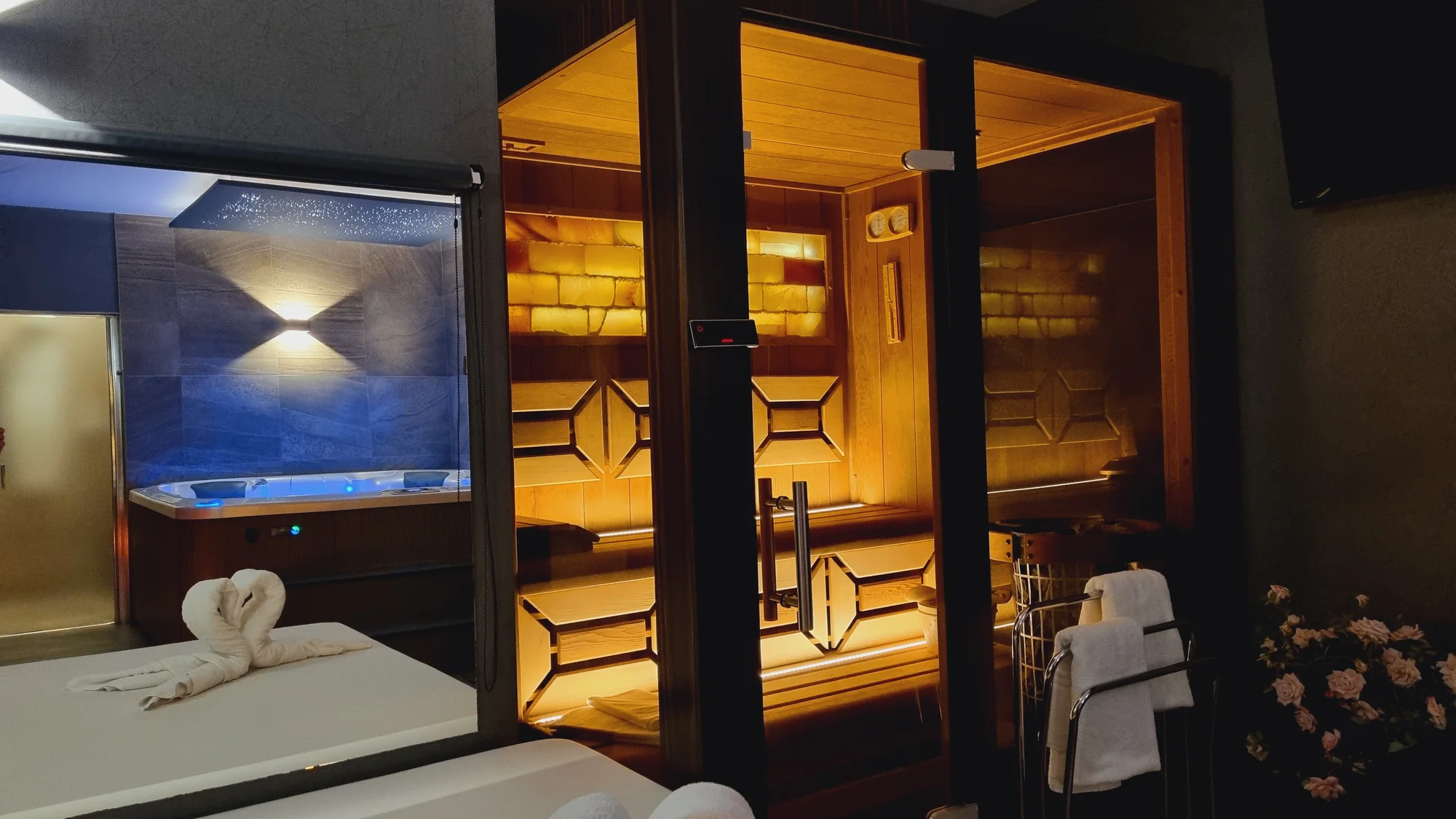Privátní wellness pro 2 nebo 4 osoby: vířivka, sauna, sekt, ovoce i drinky