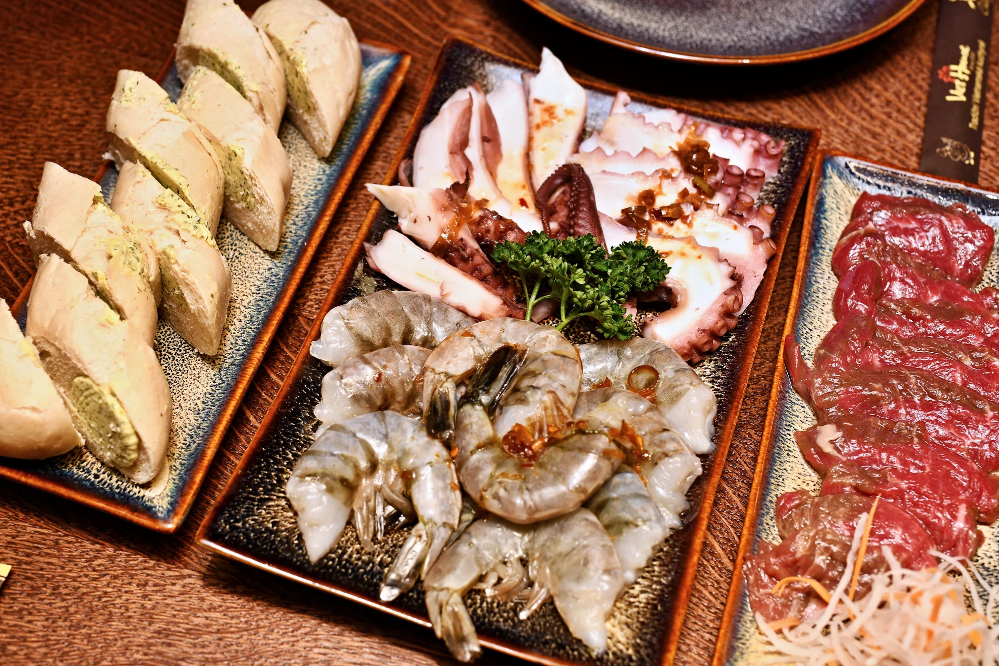 Luxusní degustační menu na gril: japonské hovězí Wagyu, krevety i chobotnice a lahev vína