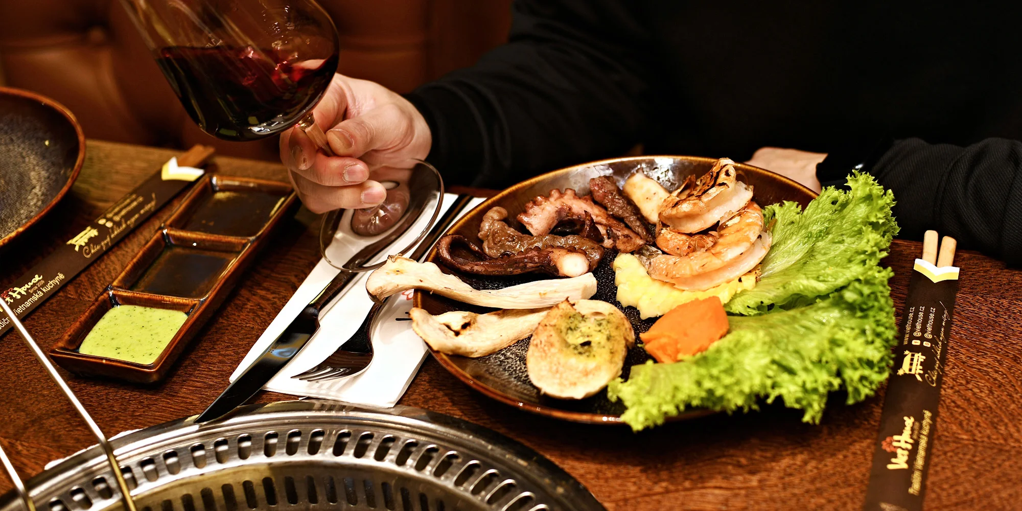 Luxusní degustační menu na gril: japonské hovězí Wagyu, krevety i chobotnice a lahev vína