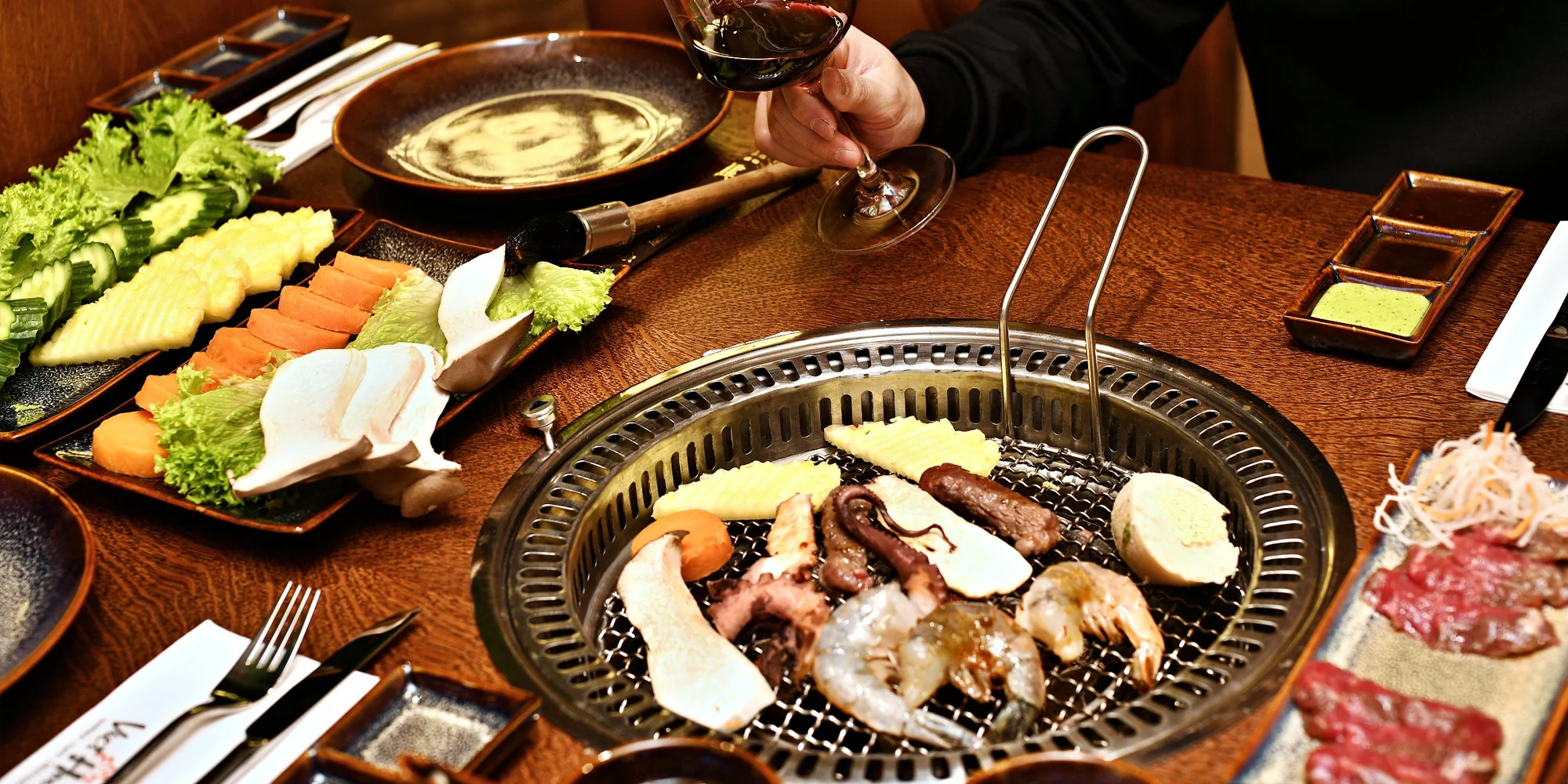Luxusní degustační menu na gril: japonské hovězí Wagyu, krevety i chobotnice a lahev vína