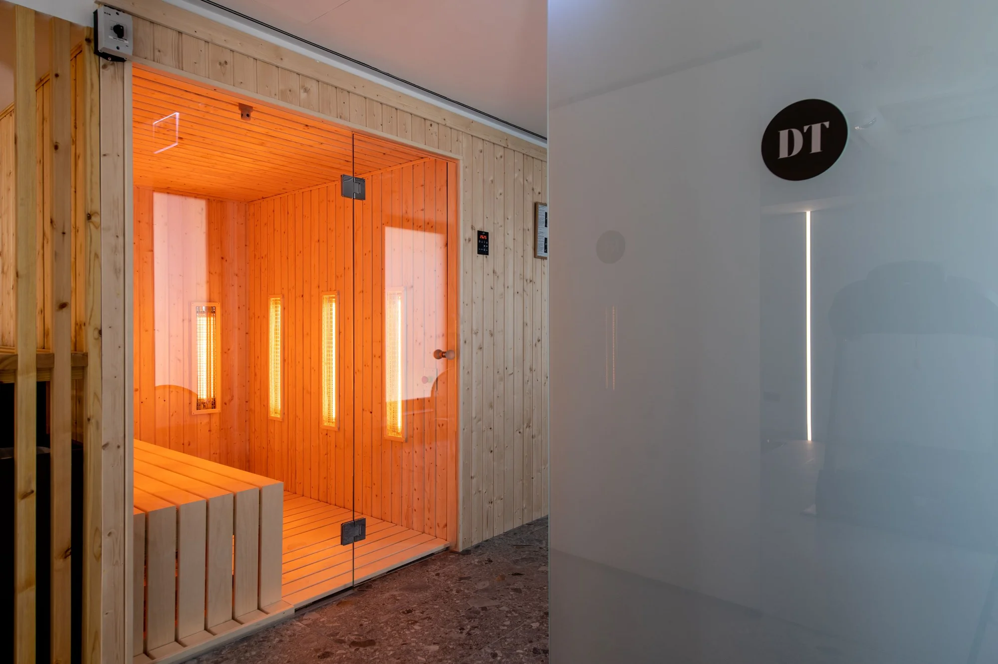 Luxus a komfort v samém srdci Budapešti: moderní hotel, bohaté snídaně a neomezený vstup do sauny