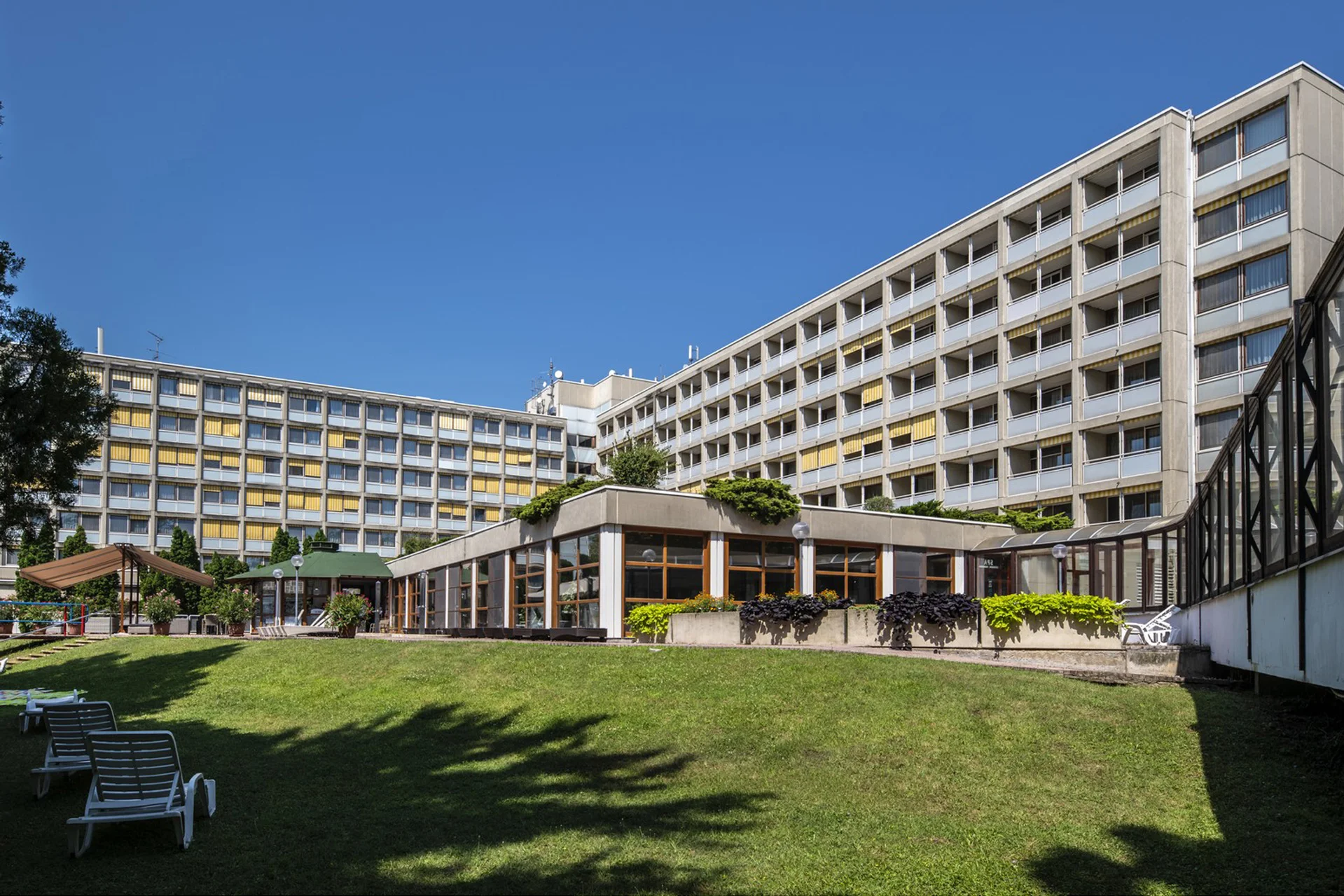 Dovolená u Balatonu: 4* hotel přímo u pláže, tobogán, bazény i wellness a polopenze