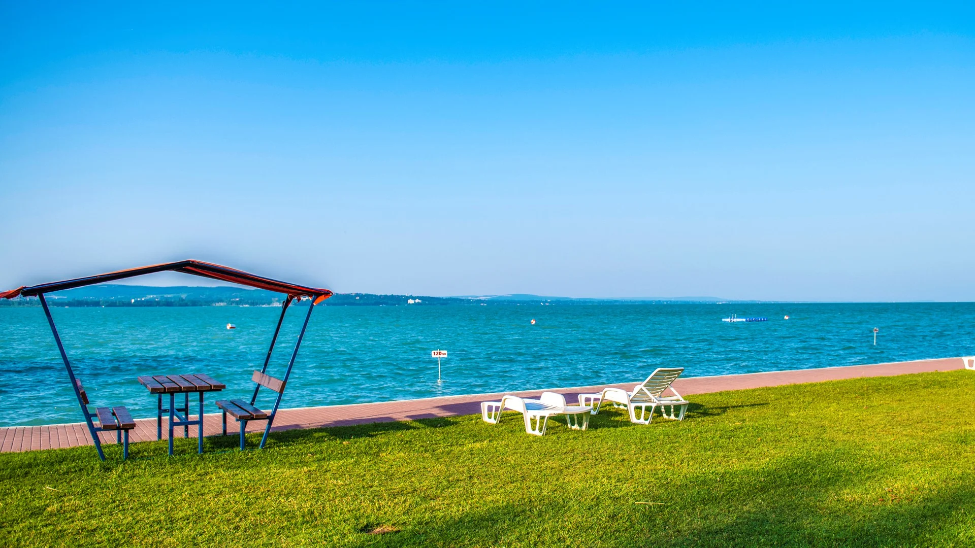 Dovolená u Balatonu: 4* hotel přímo u pláže, tobogán, bazény i wellness a polopenze