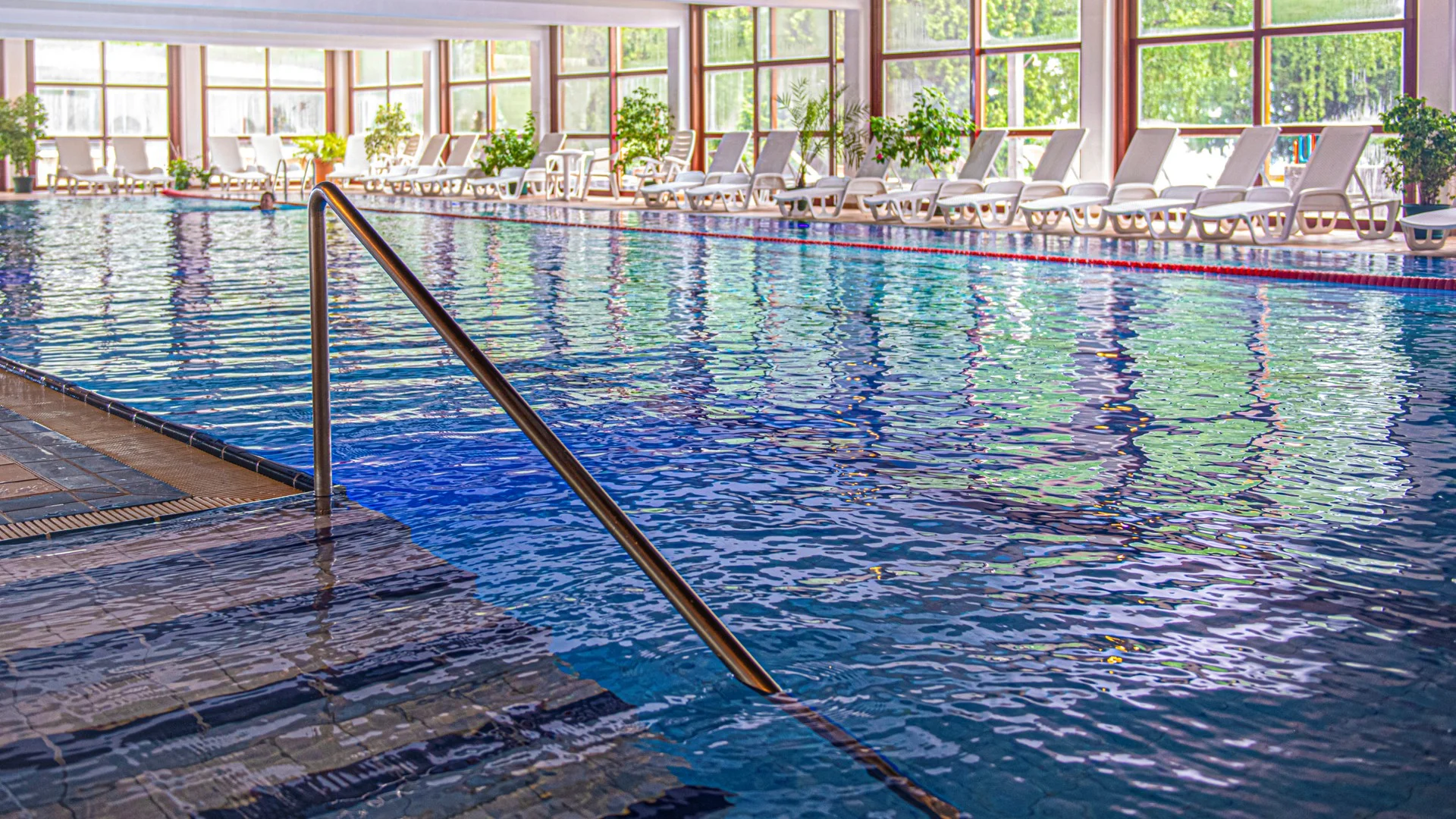 Dovolená u Balatonu: 4* hotel přímo u pláže, tobogán, bazény i wellness a polopenze