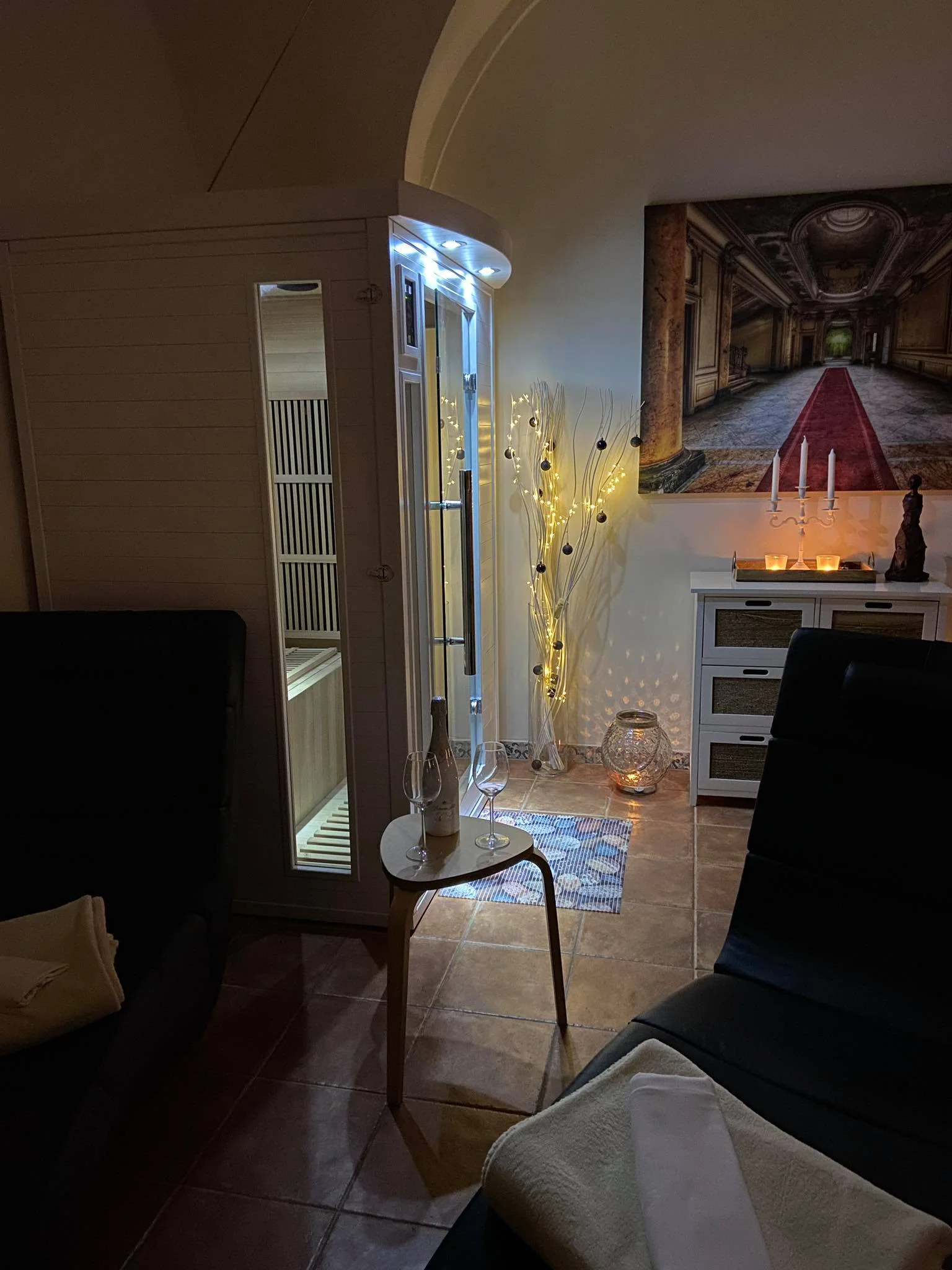 Královský relax v privátním wellness pro 2-6 osob: koupel, sauna i lahev sektu
