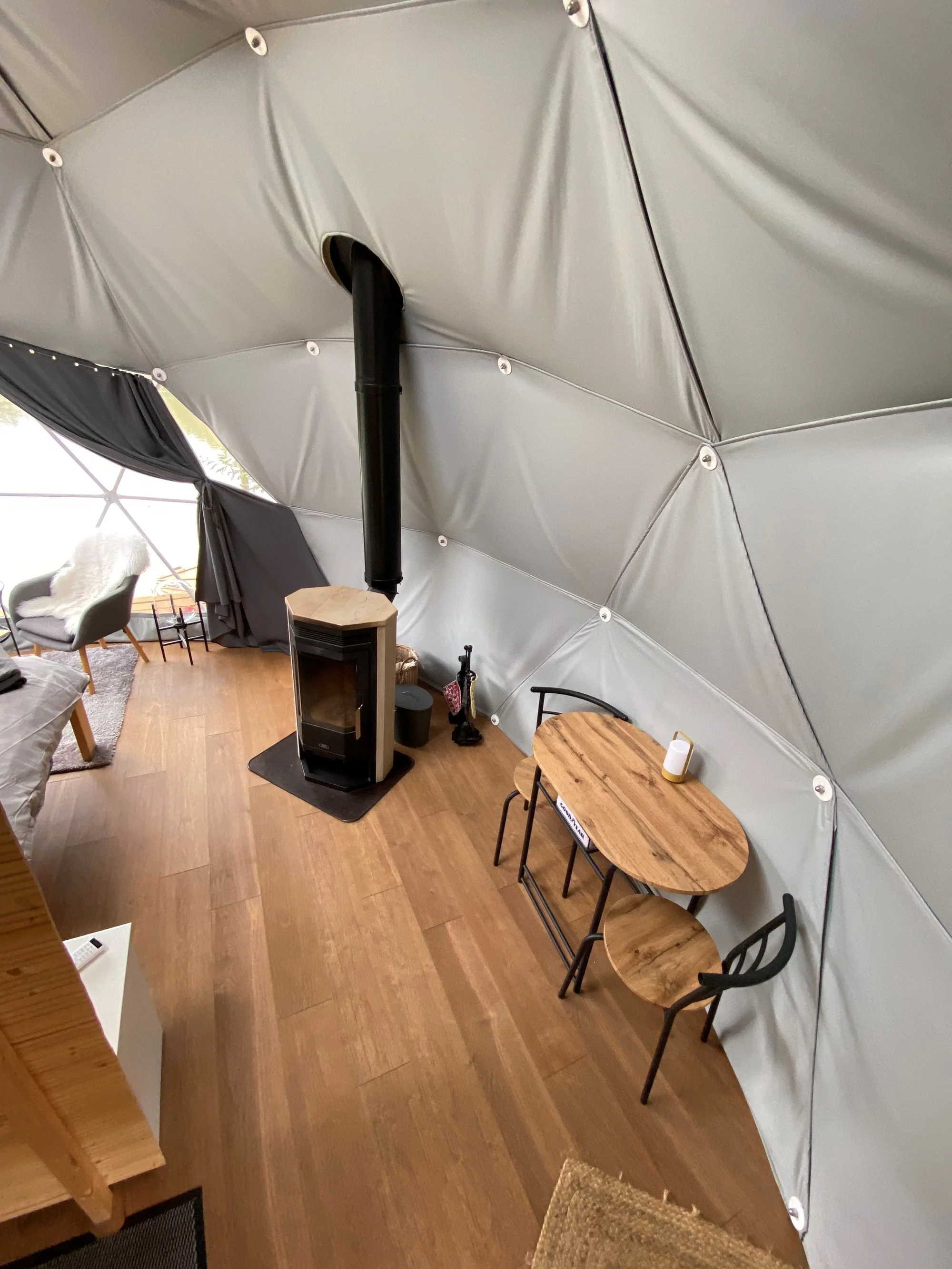 Glamping: vymazlené iglú u Prachovských skal, relax ve wellness s možností snídaňového koše