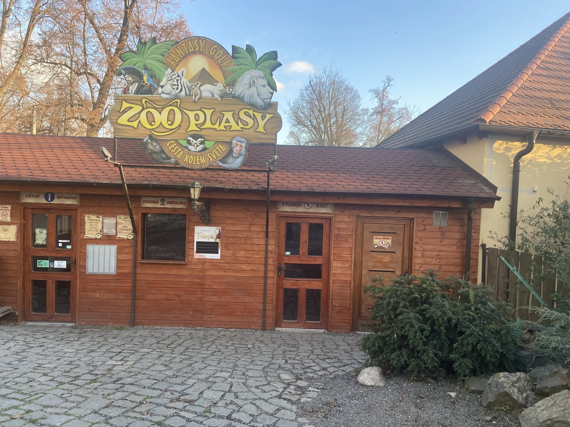 Zoo Plasy: krmení mývalů, surikat i šelem či možnost stát se na pár hodin ošetřovatelem