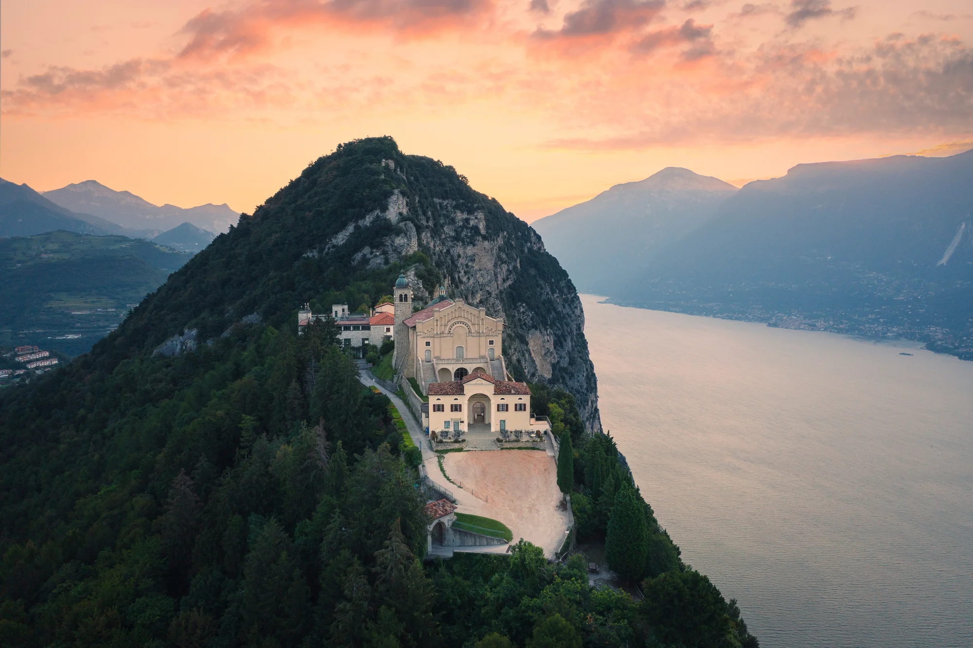 Dovolená u Lago di Garda: hotel v Tignale, polopenze, wellness a degustace vín ve vinařství