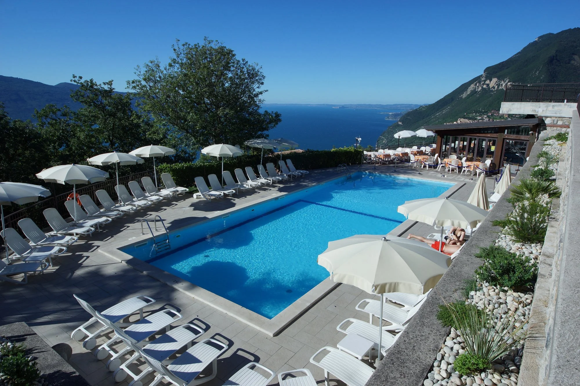 Dovolená u Lago di Garda: hotel v Tignale, polopenze, wellness a degustace vín ve vinařství