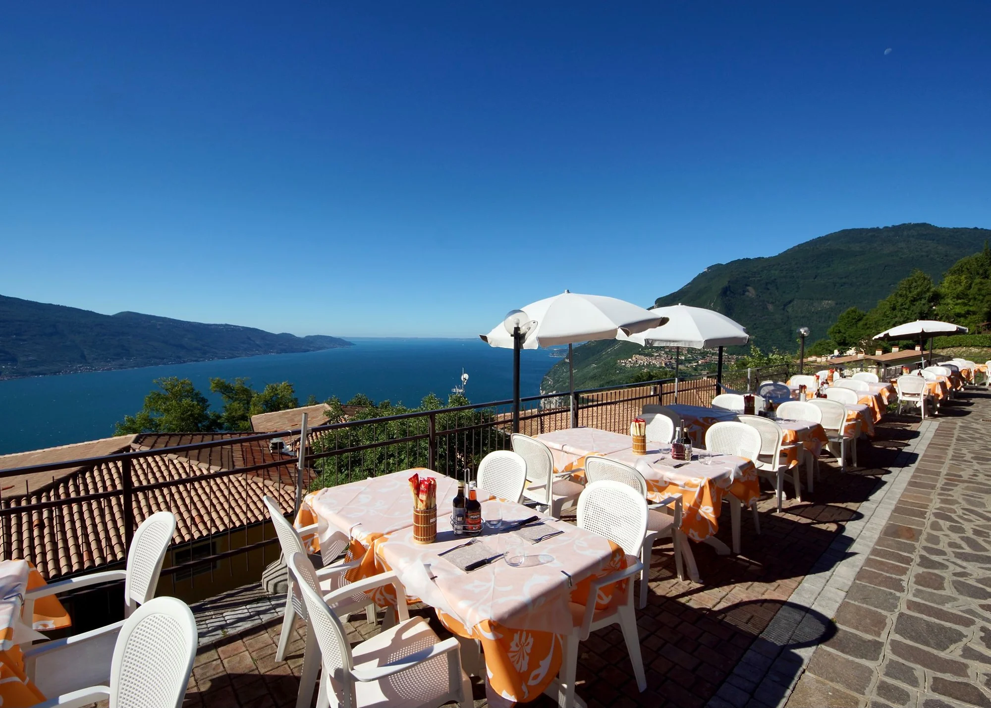 Dovolená u Lago di Garda: hotel v Tignale, polopenze, wellness a degustace vín ve vinařství