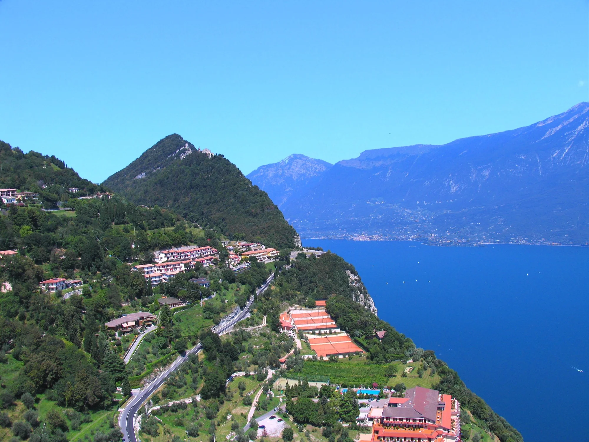 Dovolená u Lago di Garda: hotel v Tignale, polopenze, wellness a degustace vín ve vinařství