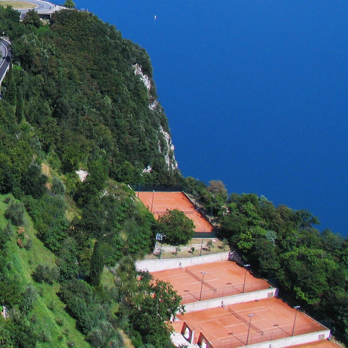 Dovolená u Lago di Garda: hotel v Tignale, polopenze, wellness a degustace vín ve vinařství