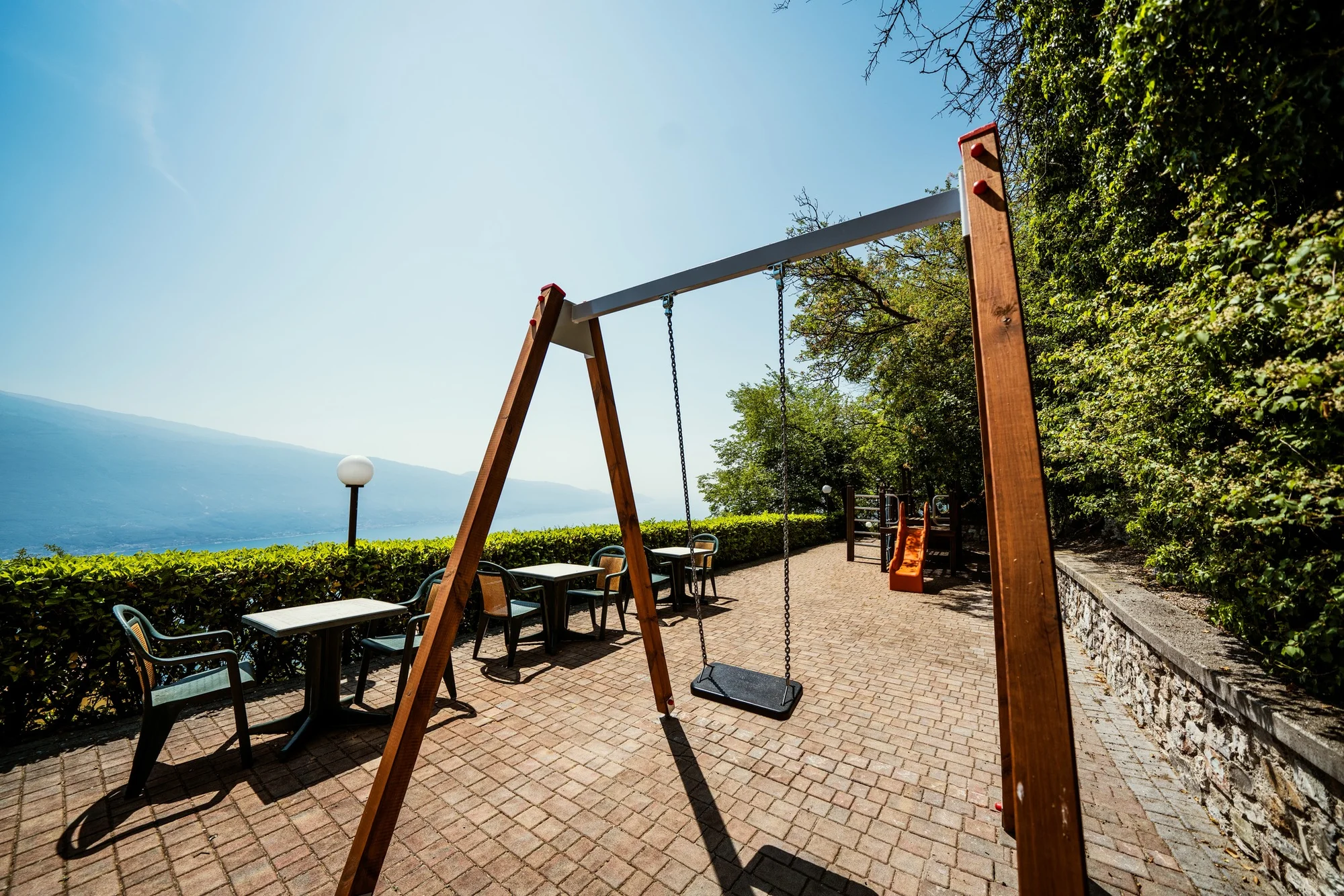 Dovolená u Lago di Garda: hotel v Tignale, polopenze, wellness a degustace vín ve vinařství