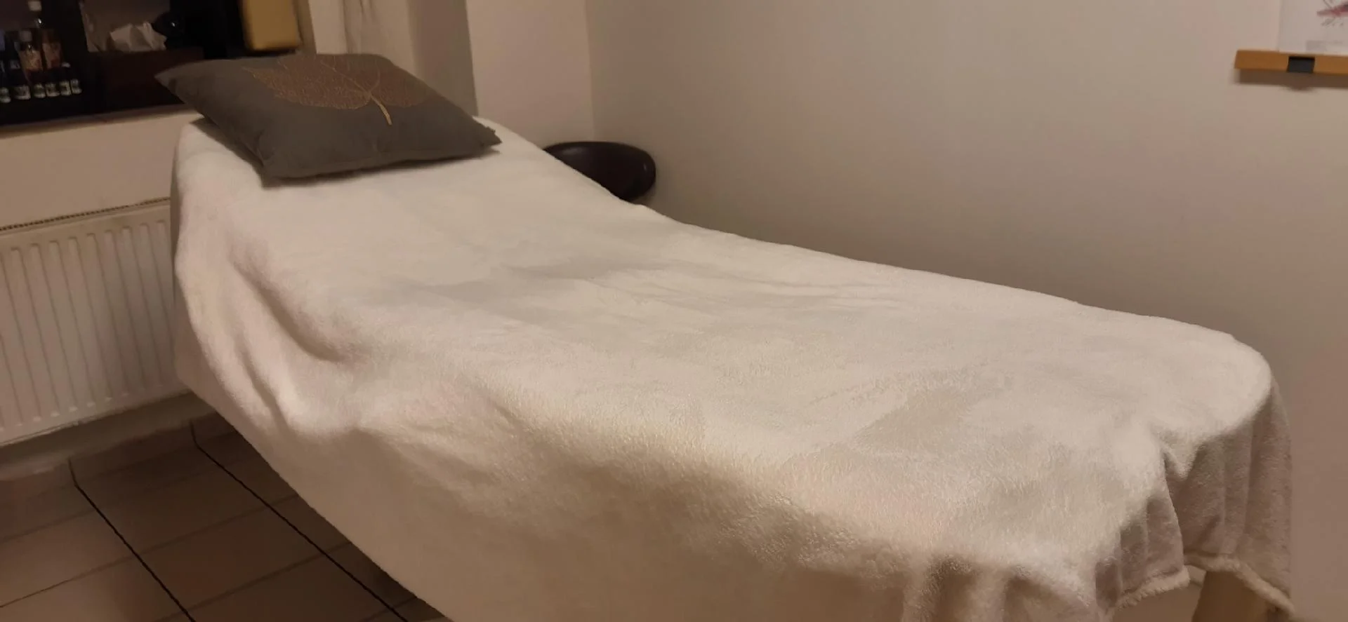 Odpočinek pro tělo i mysl: levandulová bio masáž s tělovým peelingem, 45 až 90 minut