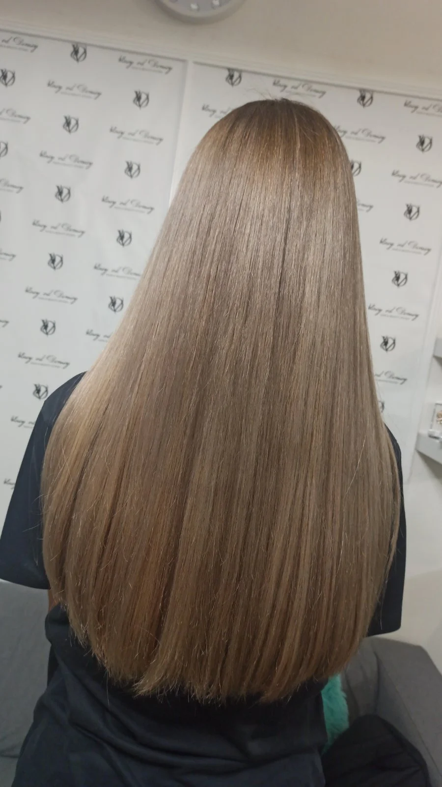 Brazilský keratin nebo intenzivní výživa vlasů pro lesk a sílu vlasů včetně střihu