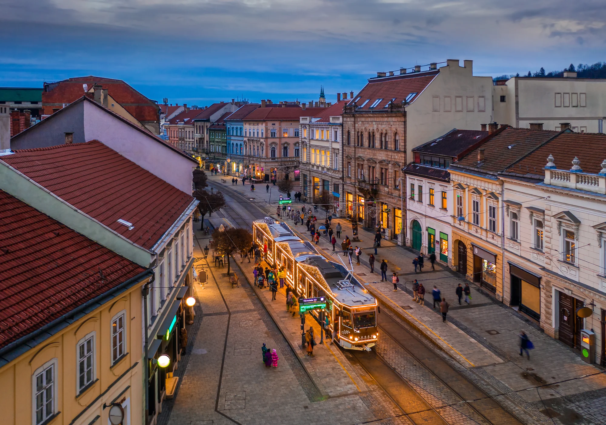Moderní apartmány v maďarském Miskolci: snídaně, sleva do dětského parku i na motokáry
