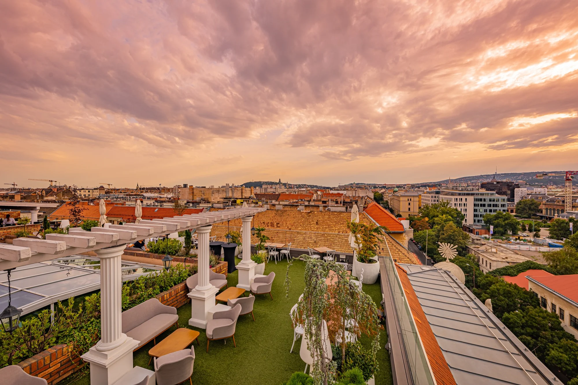 Odpočinek v 5* hotelu v centru Budapešti: neomezený wellness a snídaně, 2 děti zdarma