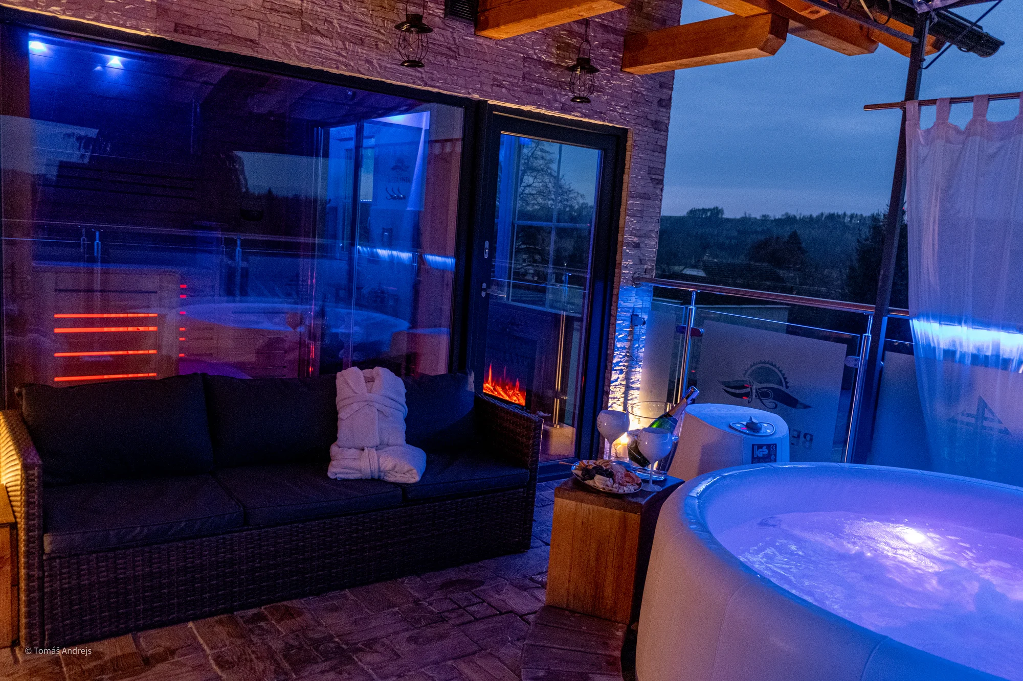 Relaxace s výhledem: 2 hodiny v privátním wellness na střeše hotelu pro 2 osoby