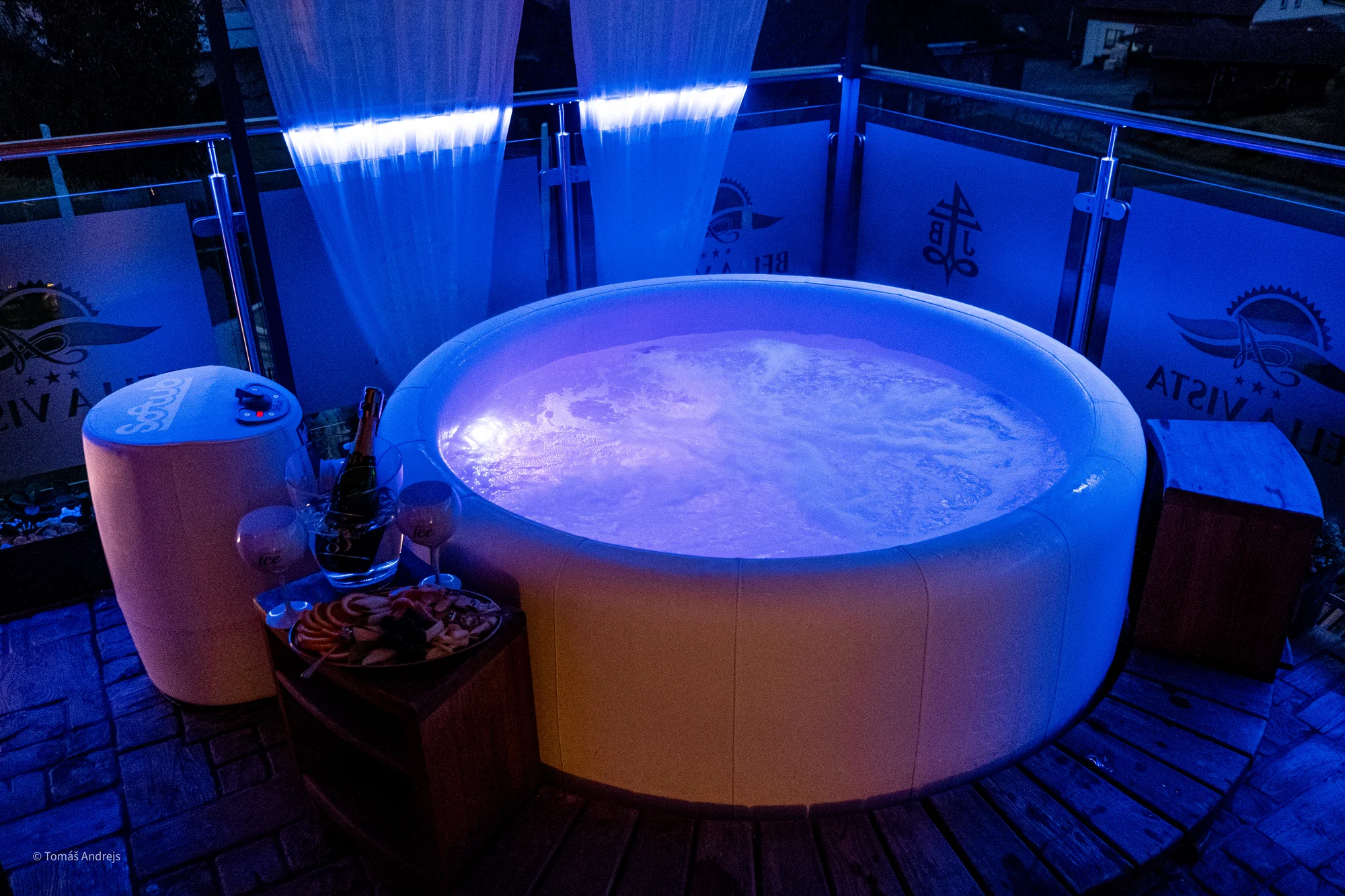 Relaxace s výhledem: 2 hodiny v privátním wellness na střeše hotelu pro 2 osoby