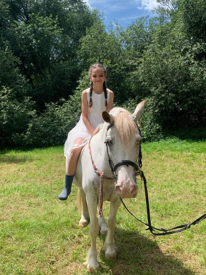 Projížďka na oslíkovi nebo poníkovi pro děti: zážitek v přírodě na 20 či 45 min.